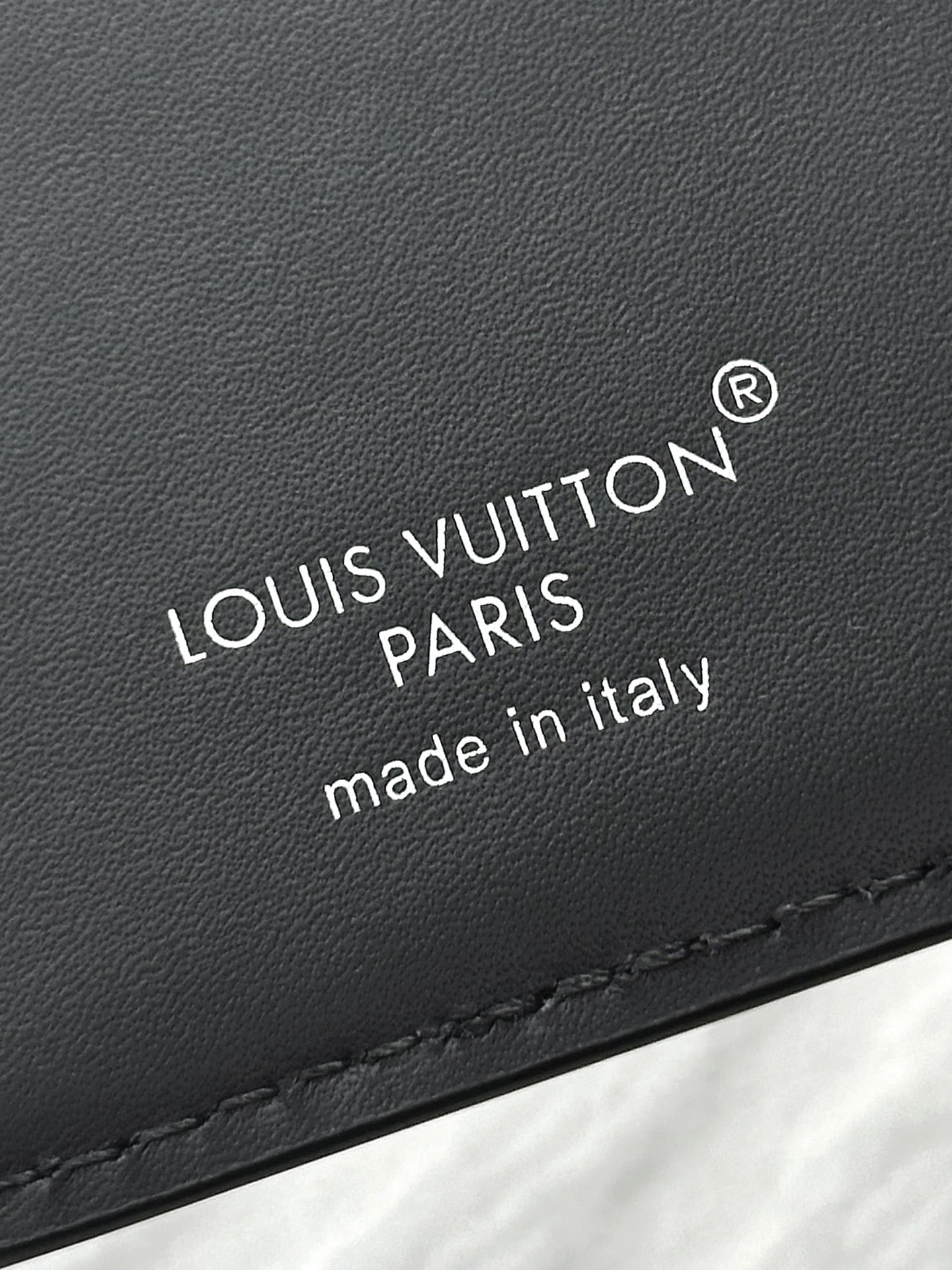 Louis Vuitton M12602 Louis Vuitton M12602