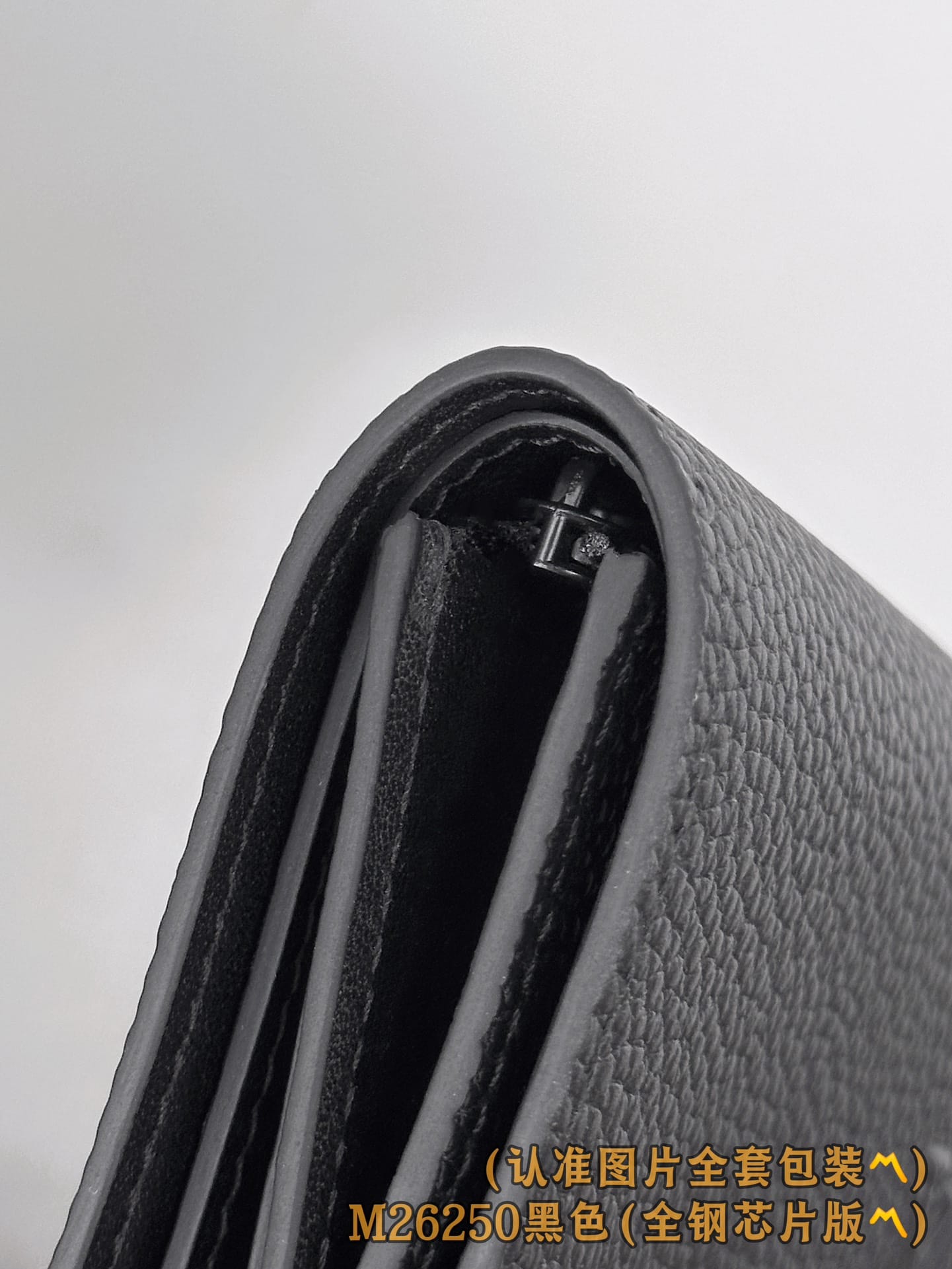 Louis Vuitton M26250 Louis Vuitton M26250