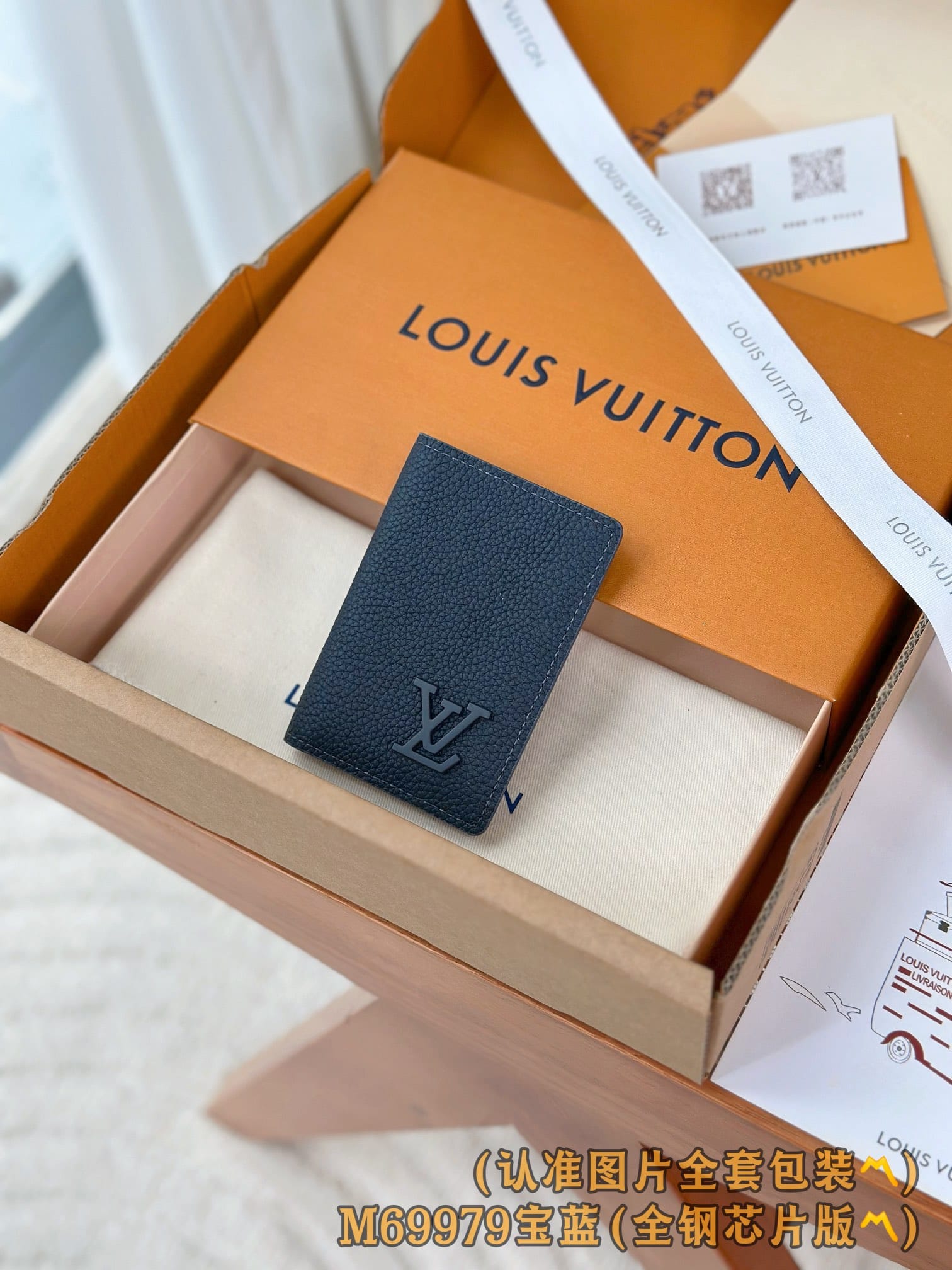 Louis Vuitton M69979 Louis Vuitton M69979