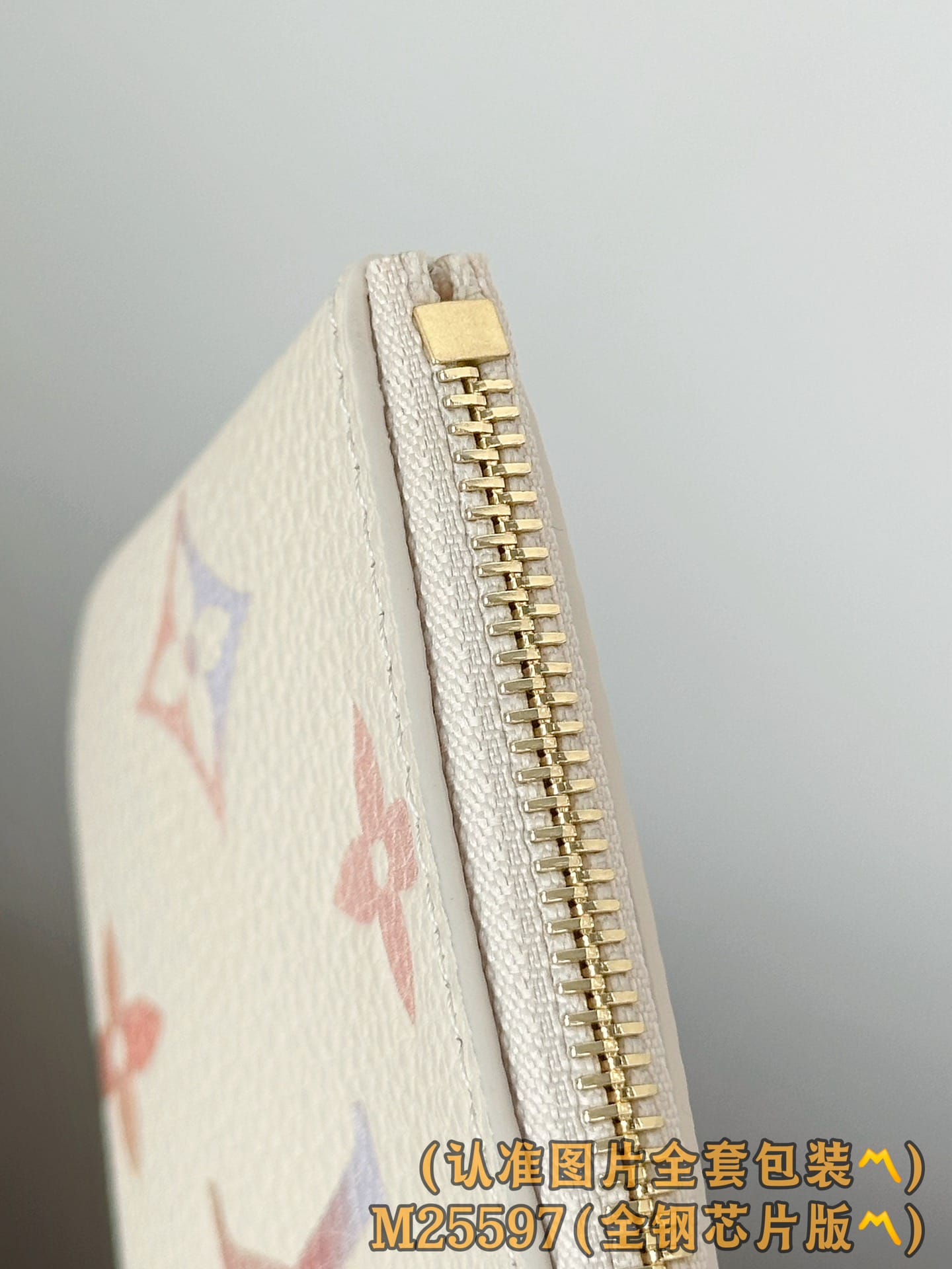 Louis Vuitton M25597 Louis Vuitton M25597