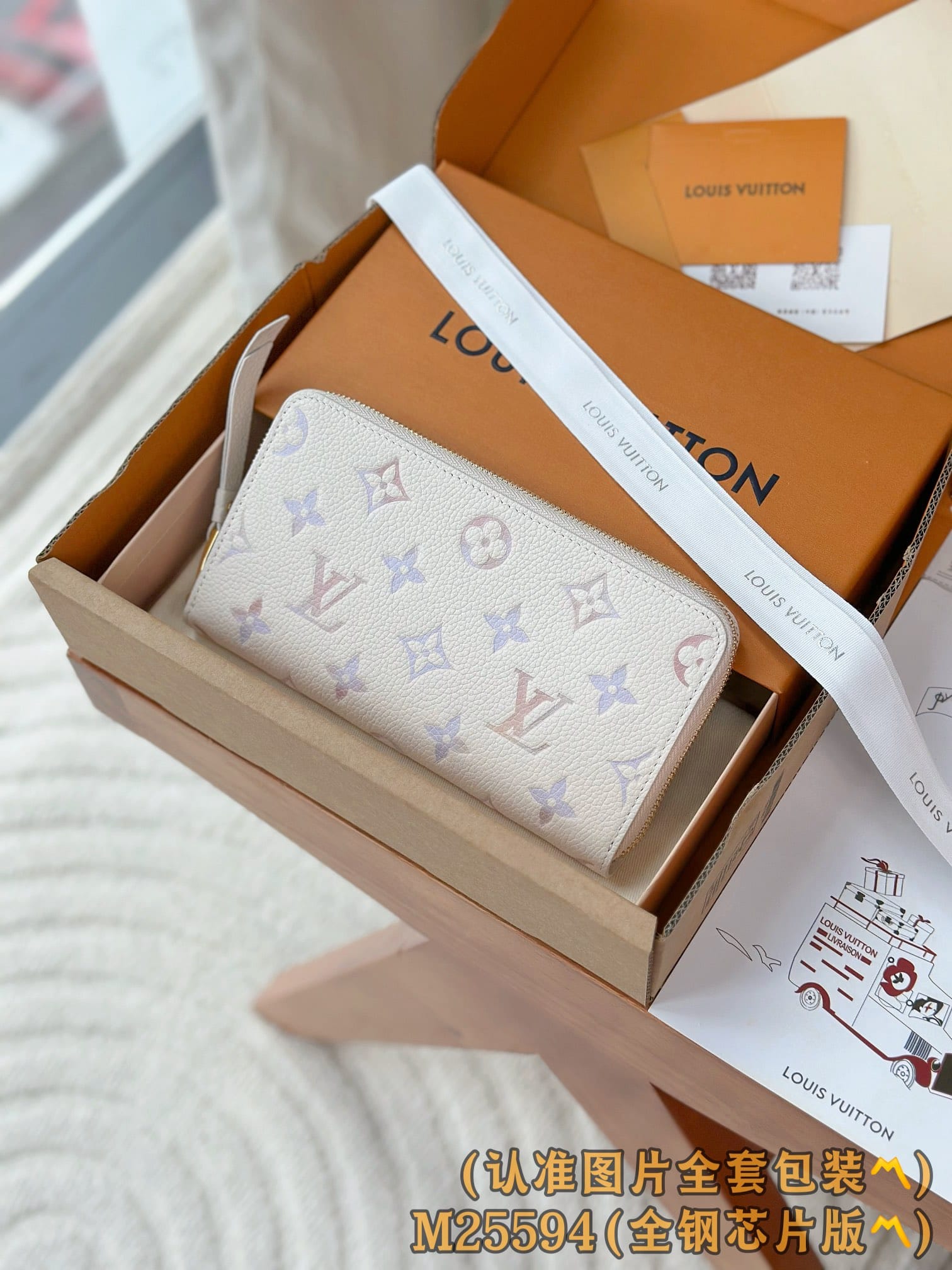 Louis Vuitton M25594 Louis Vuitton M25594