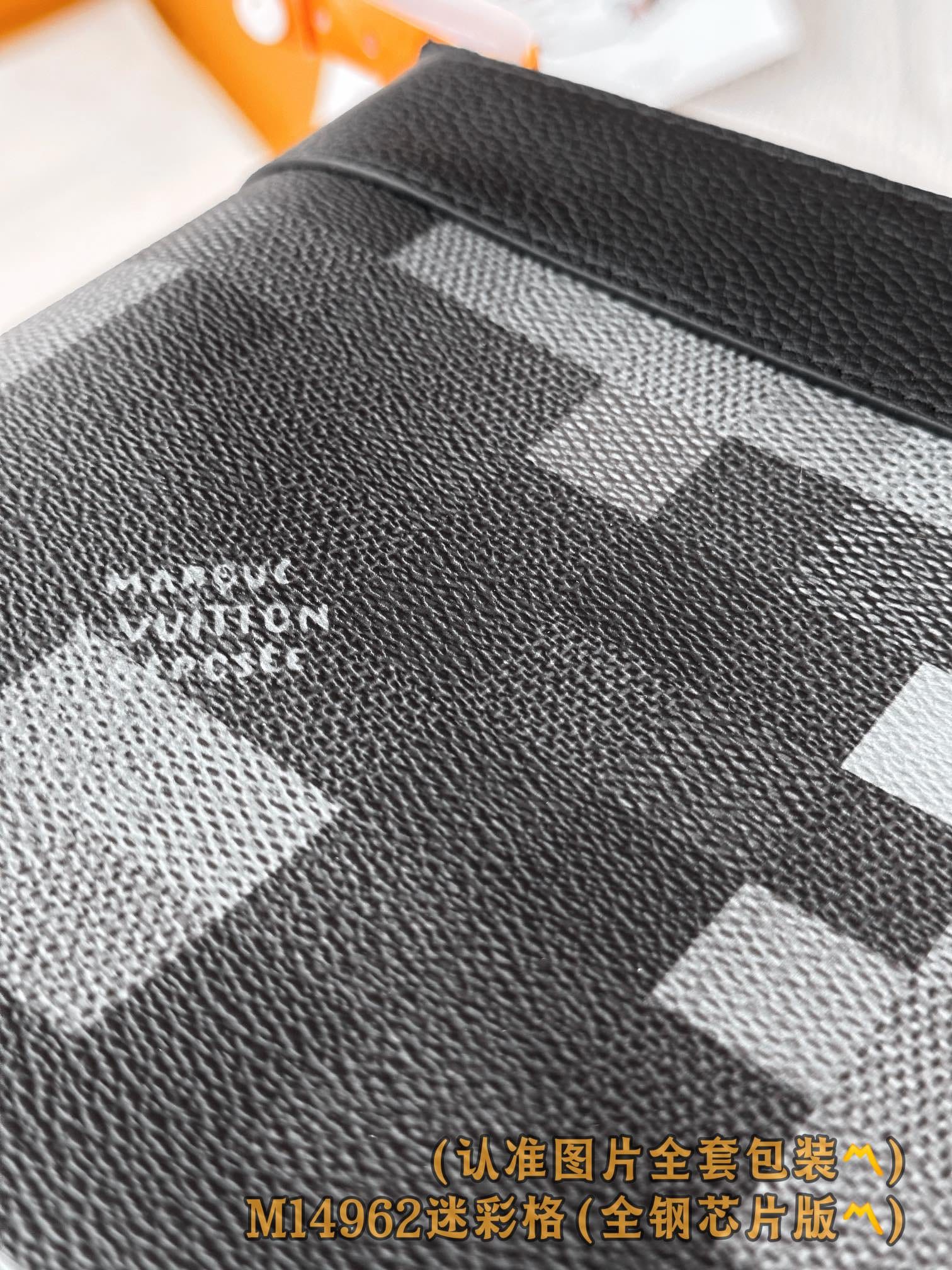 Louis Vuitton M14926 Louis Vuitton M14926