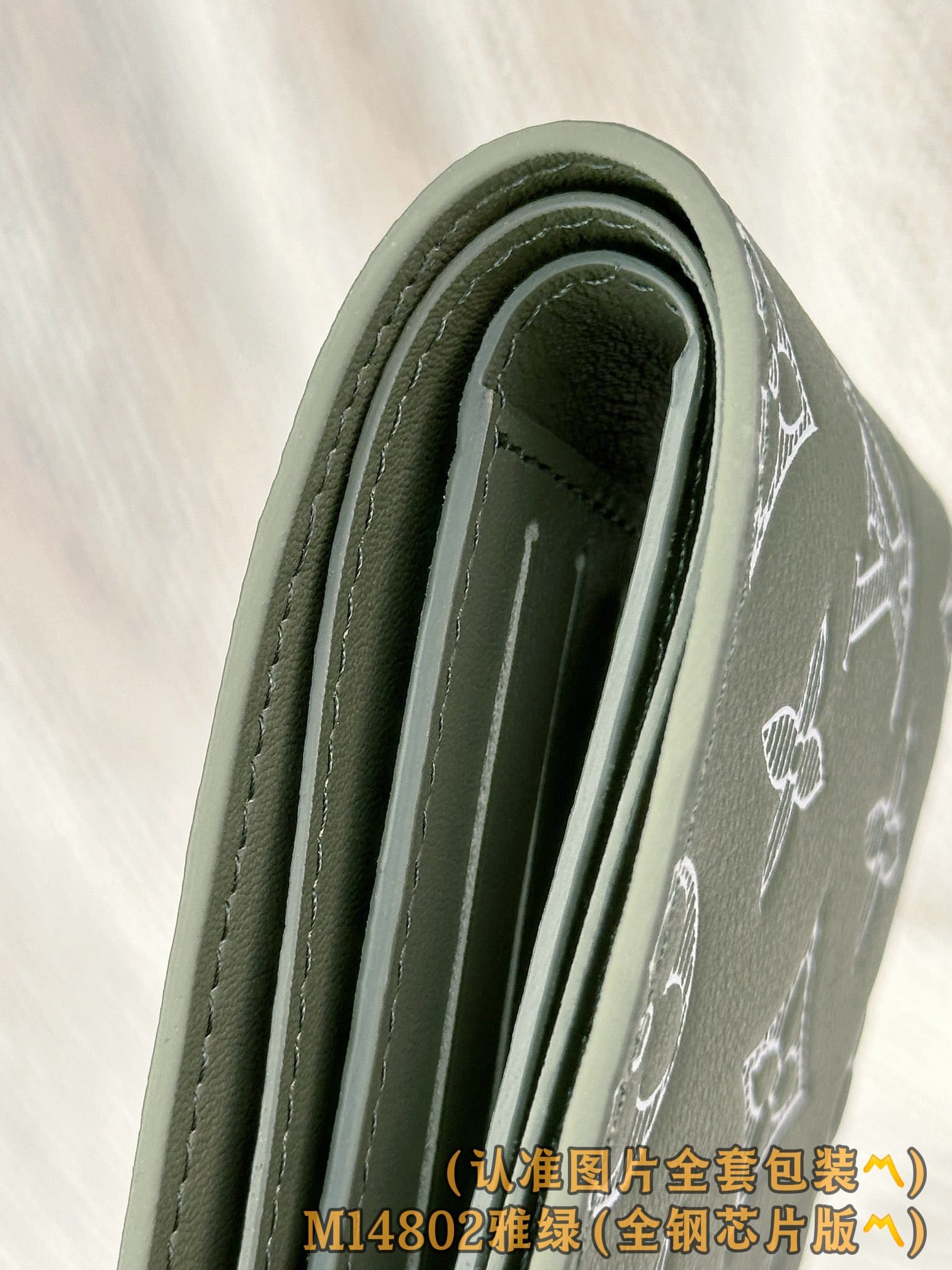 Multiple M14802 Louis Vuitton M14802