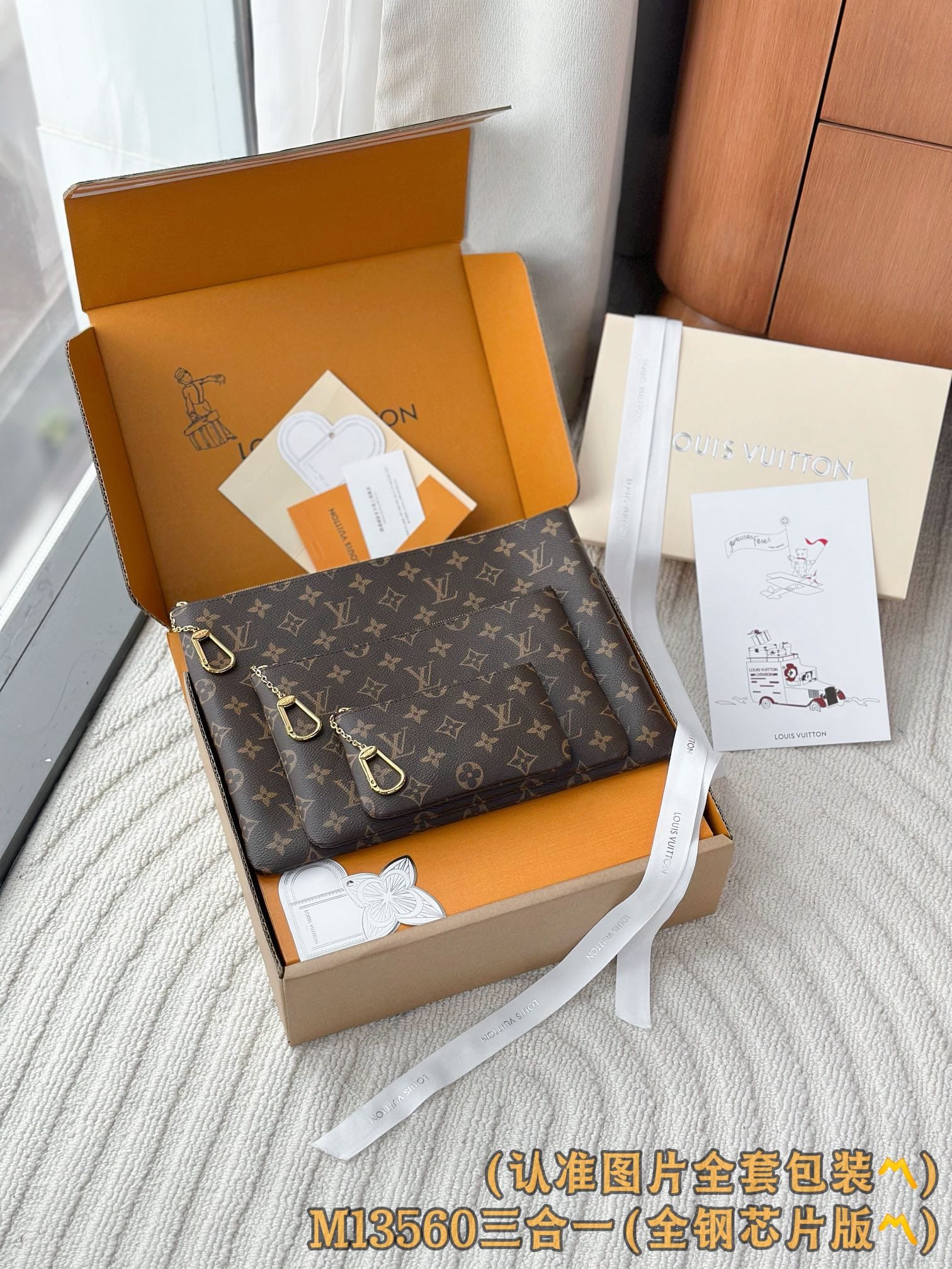Louis Vuitton M13560 Louis Vuitton M13560