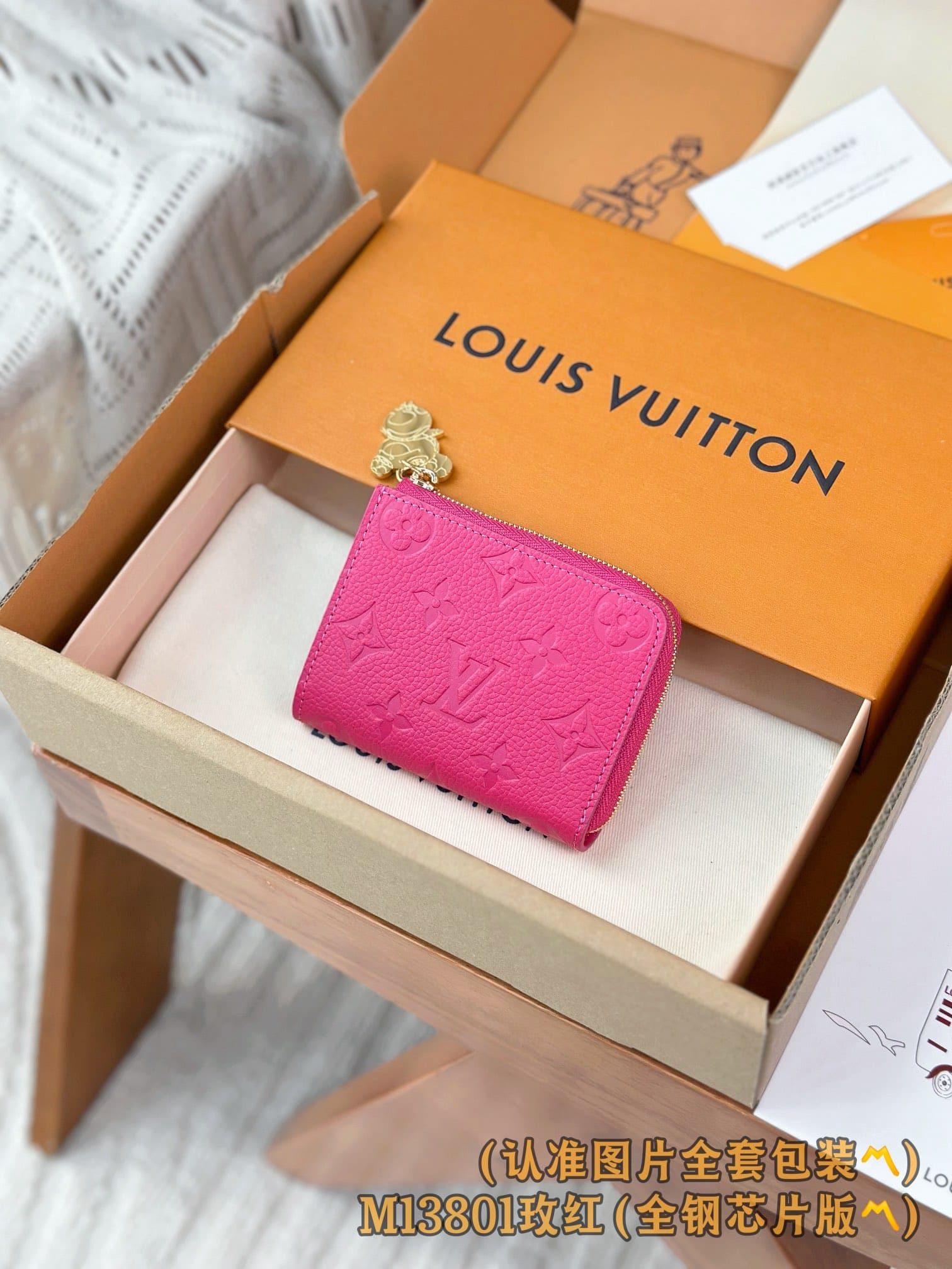 Louis Vuitton M13801 Louis Vuitton M13801