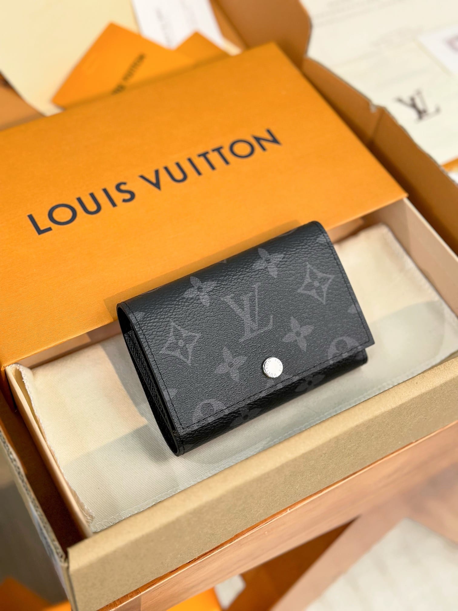 Victor M12598 Louis Vuitton M12598