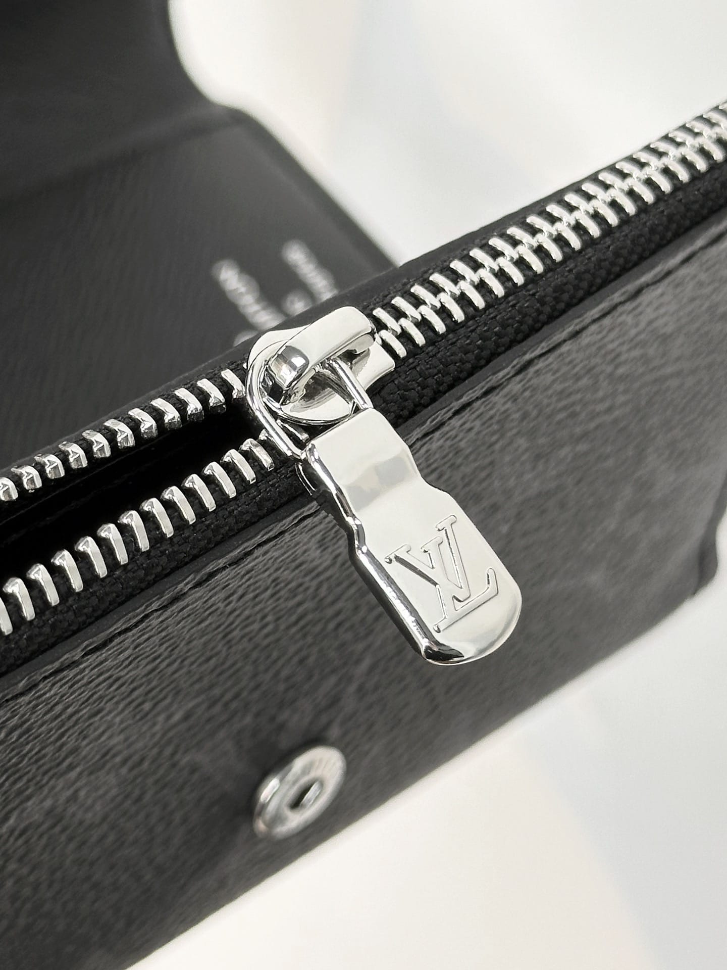 Victor M12598 Louis Vuitton M12598