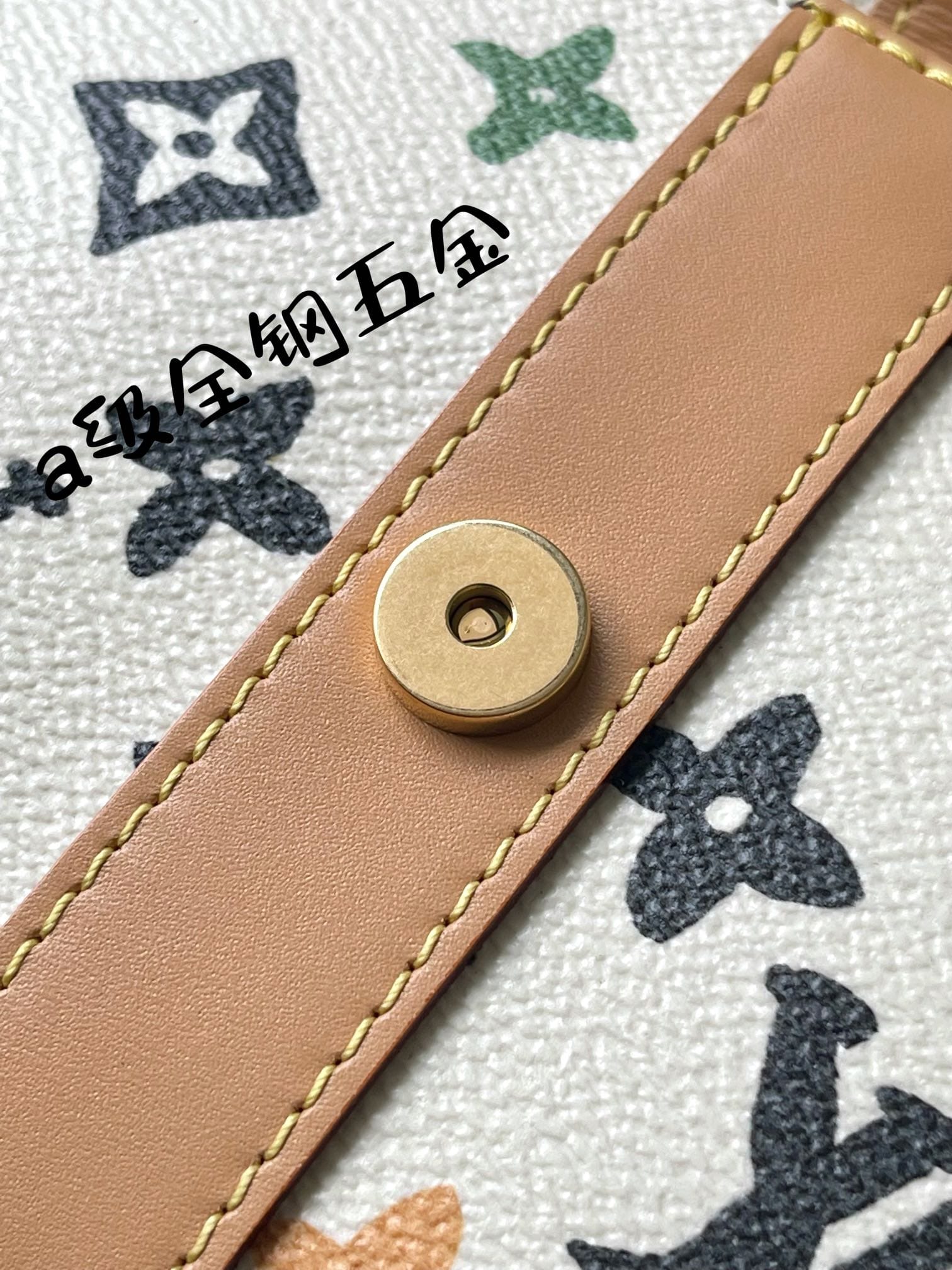 Tyler Envelope M24820 Louis Vuitton M24820