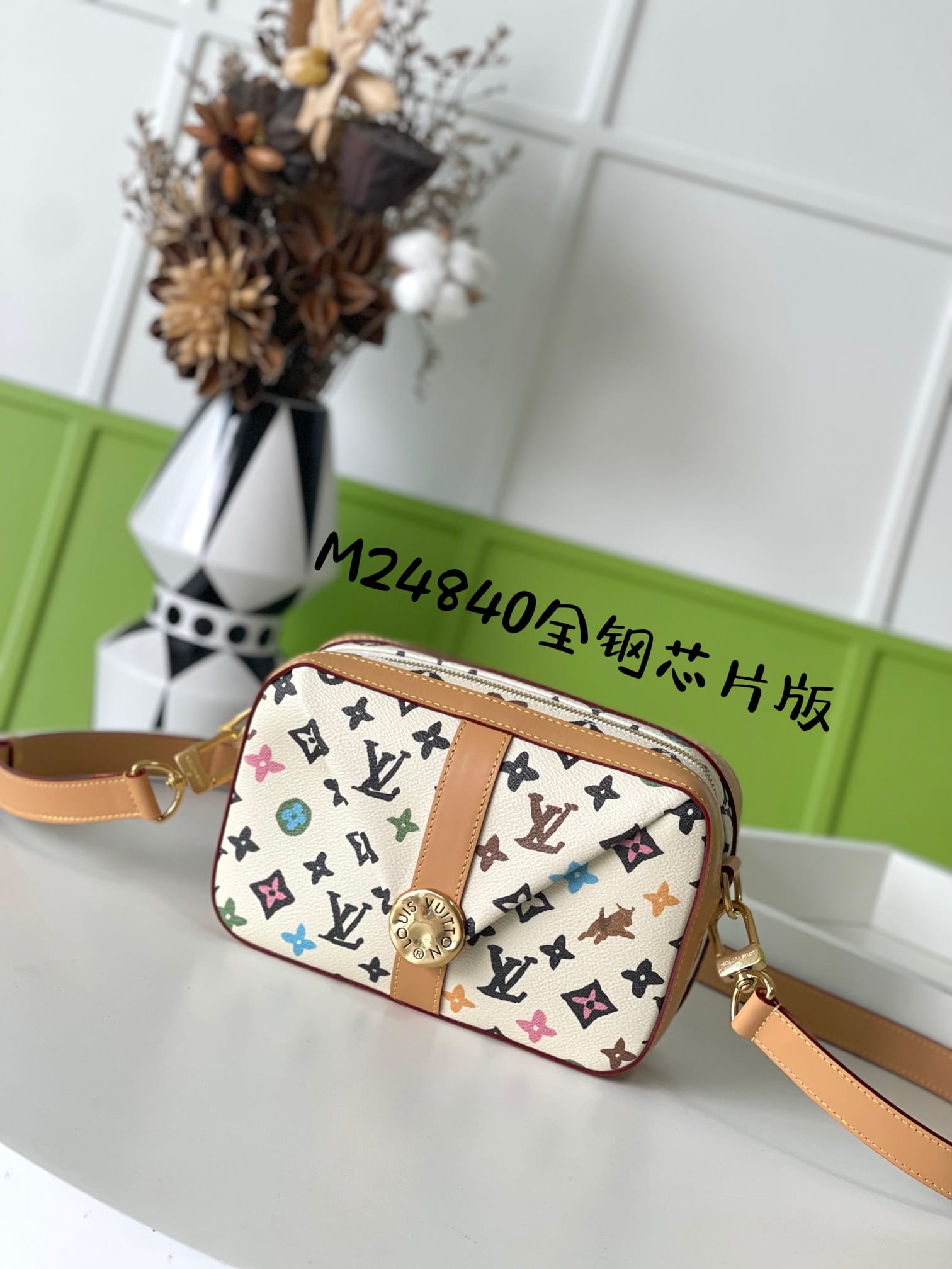 Tyler Envelope M24820 Louis Vuitton M24820