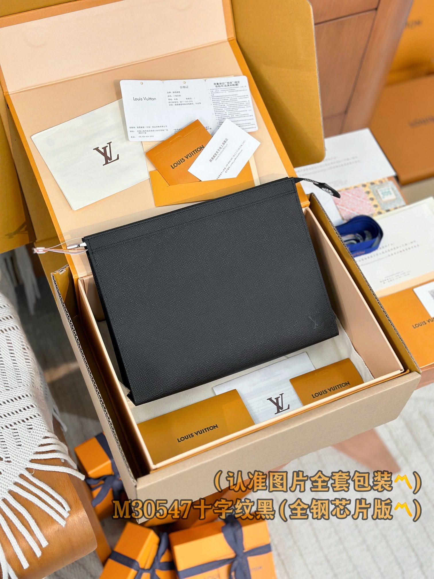 Louis Vuitton M30547 Louis Vuitton M30547