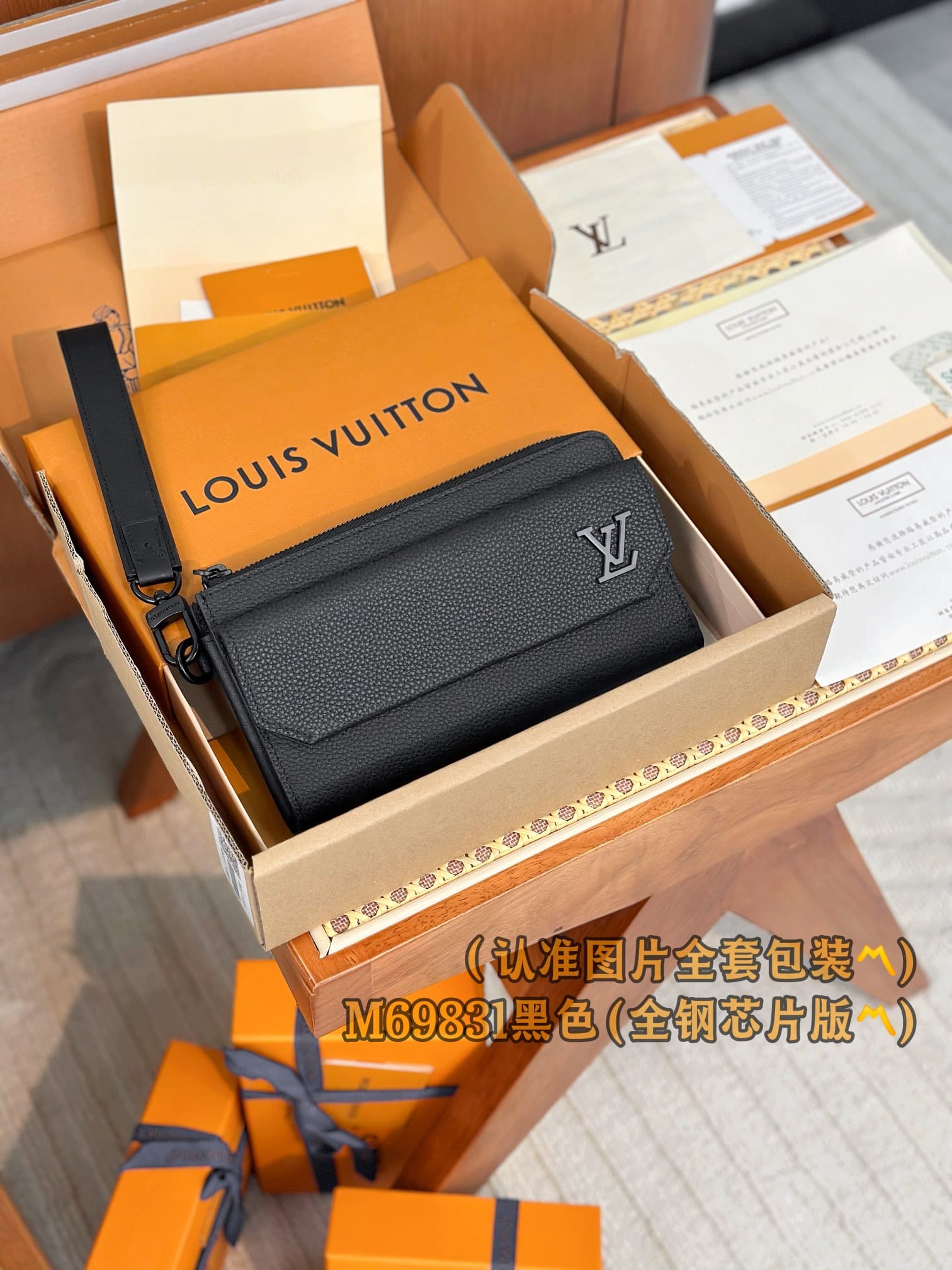 Louis Vuitton M69831 Louis Vuitton M69831