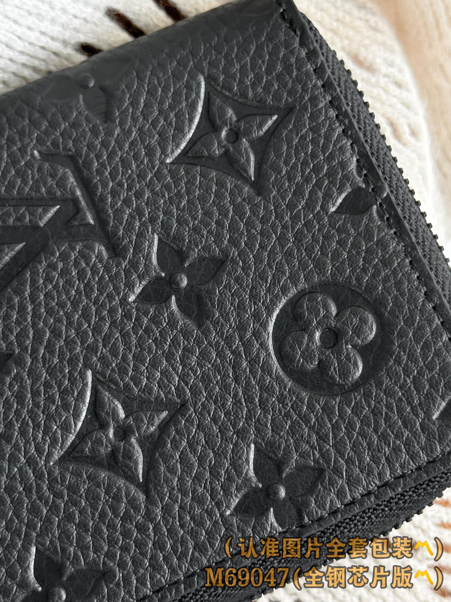 Louis Vuitton M69047 Louis Vuitton M69047