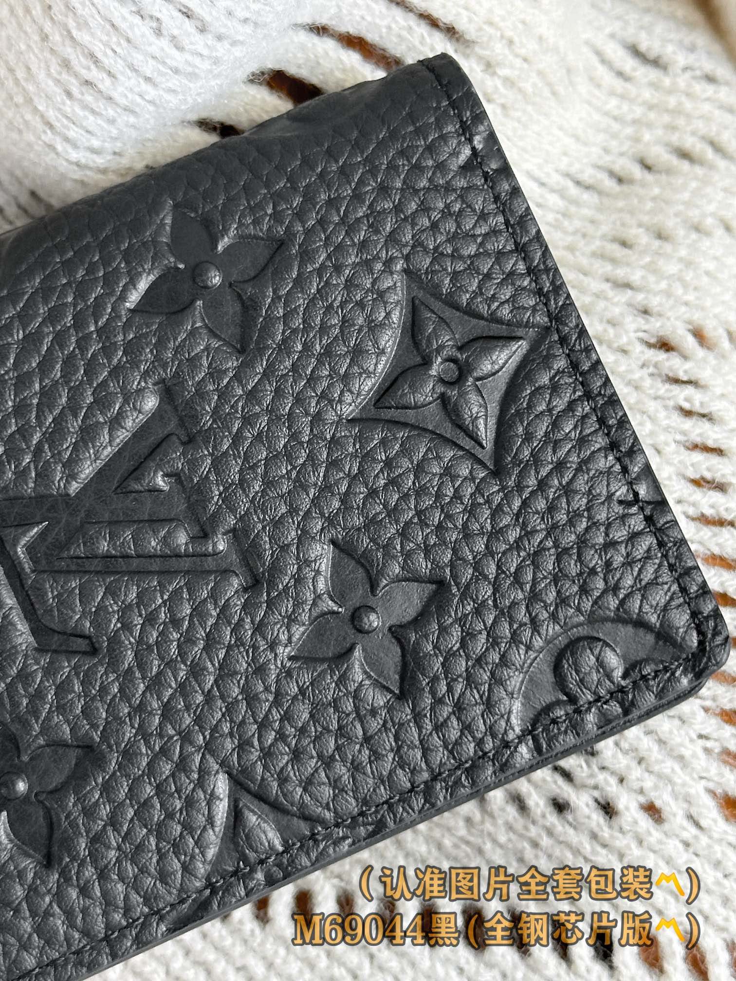 Louis Vuitton M69044 Louis Vuitton M69044
