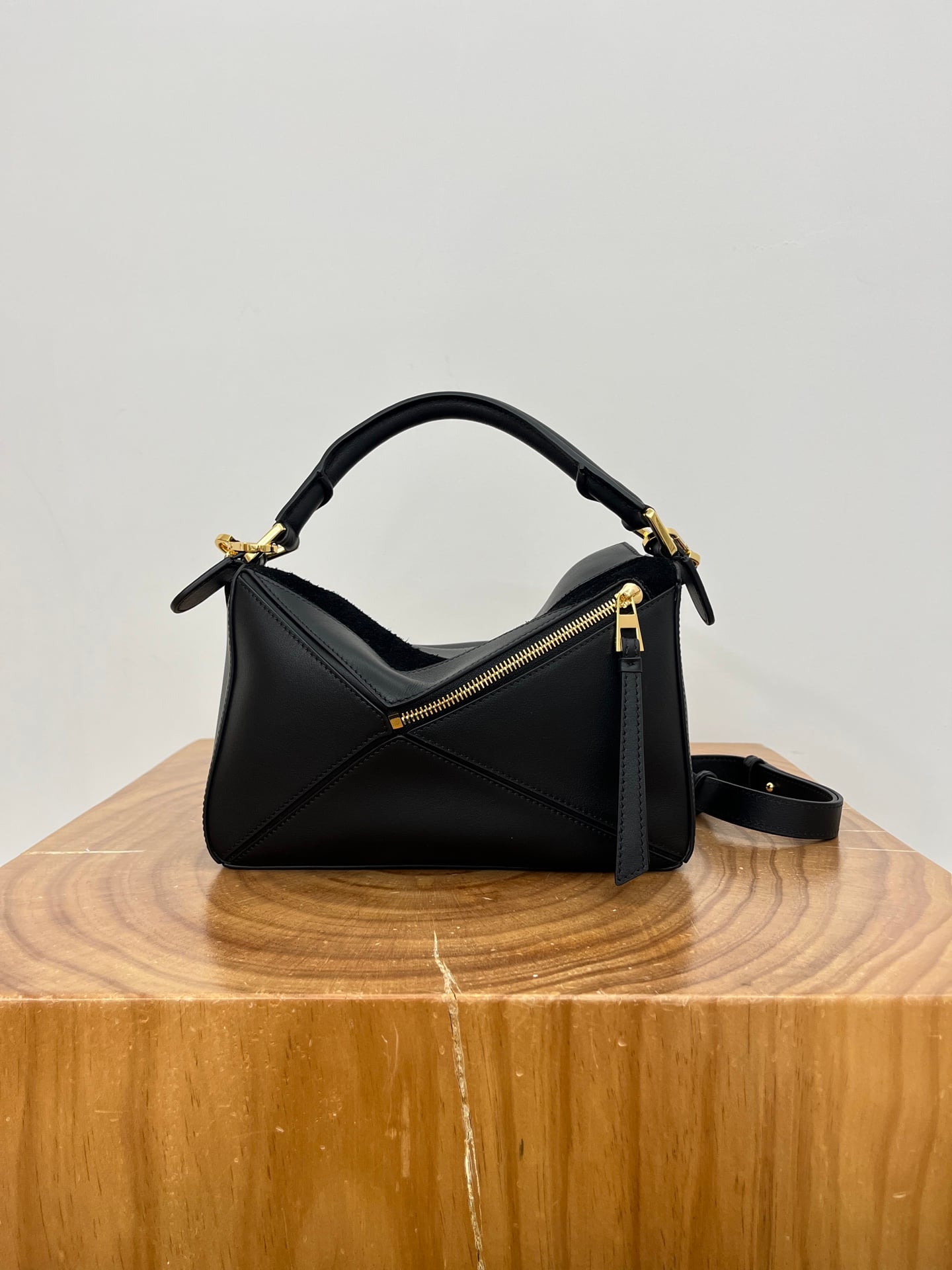 Puzzle Small Black Suede Loewe 9107