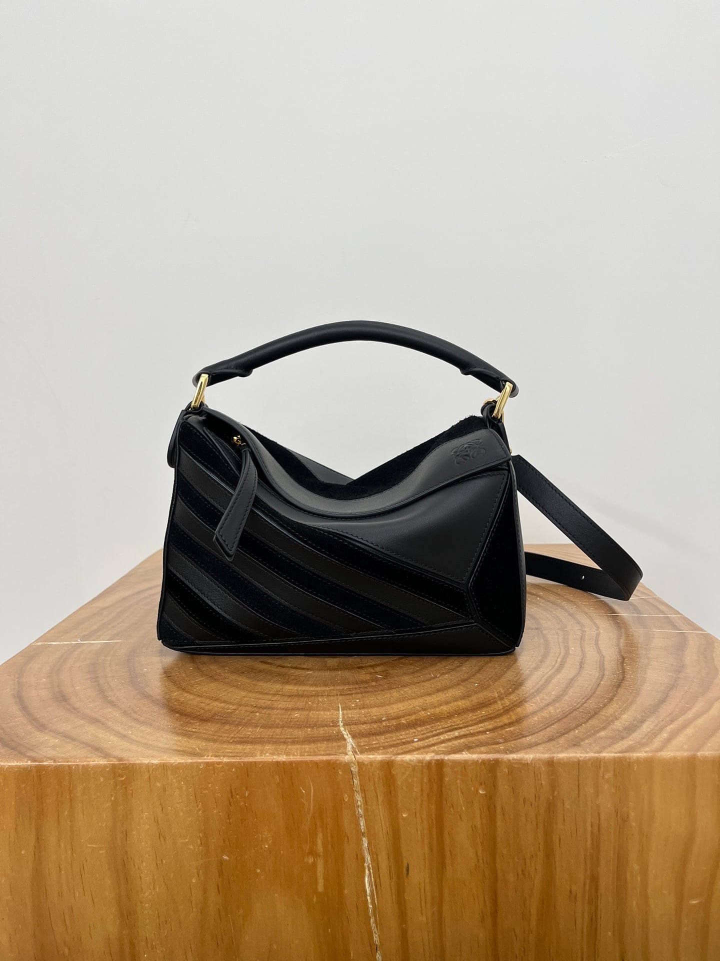 Puzzle Small Black Suede Loewe 9107
