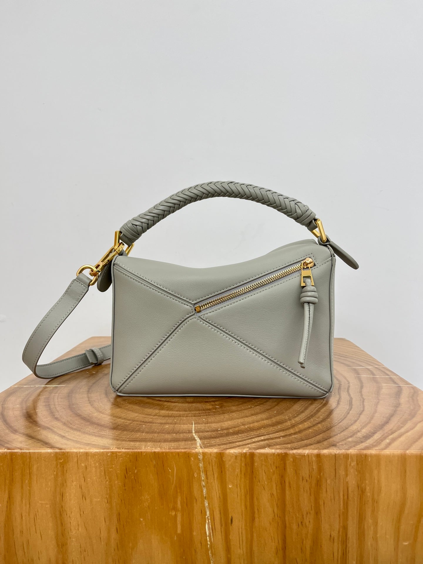 Puzzle Space Gray Loewe 9064
