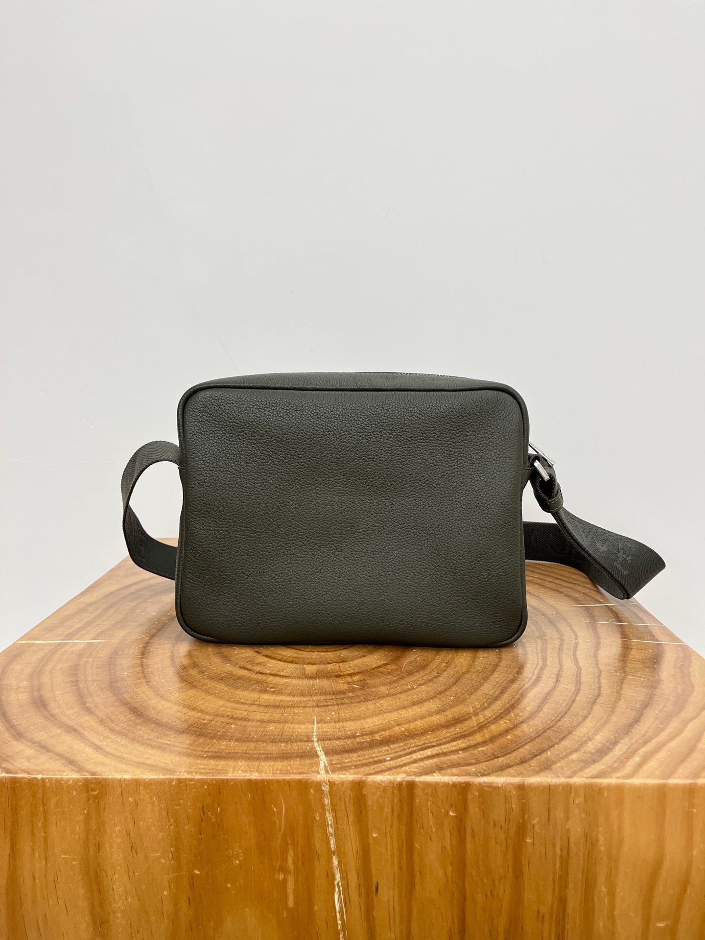 Pebble Medium Khaki Green Loewe 9094.1