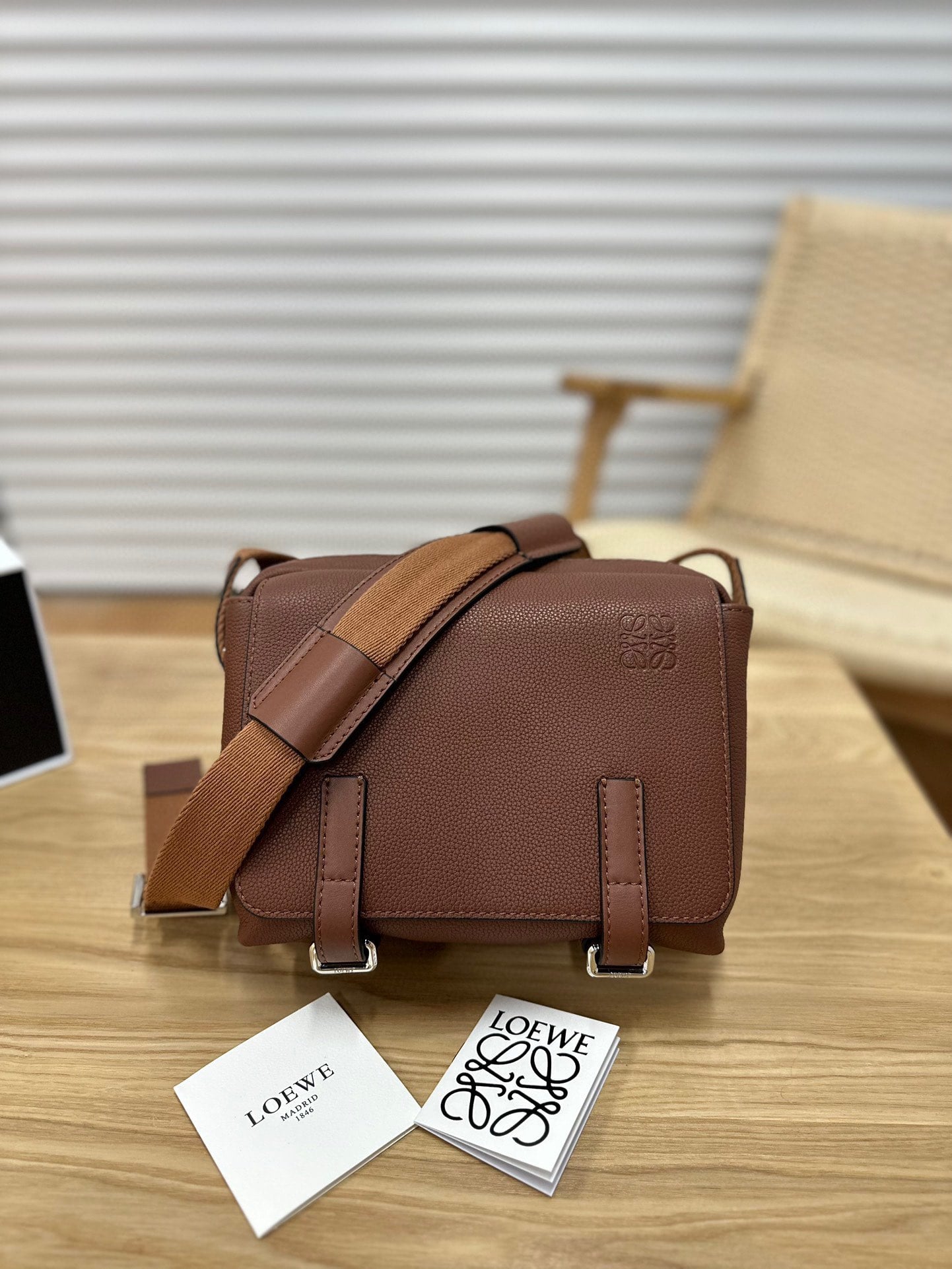 Military Messenger Caramel Loewe 9012.299999999999