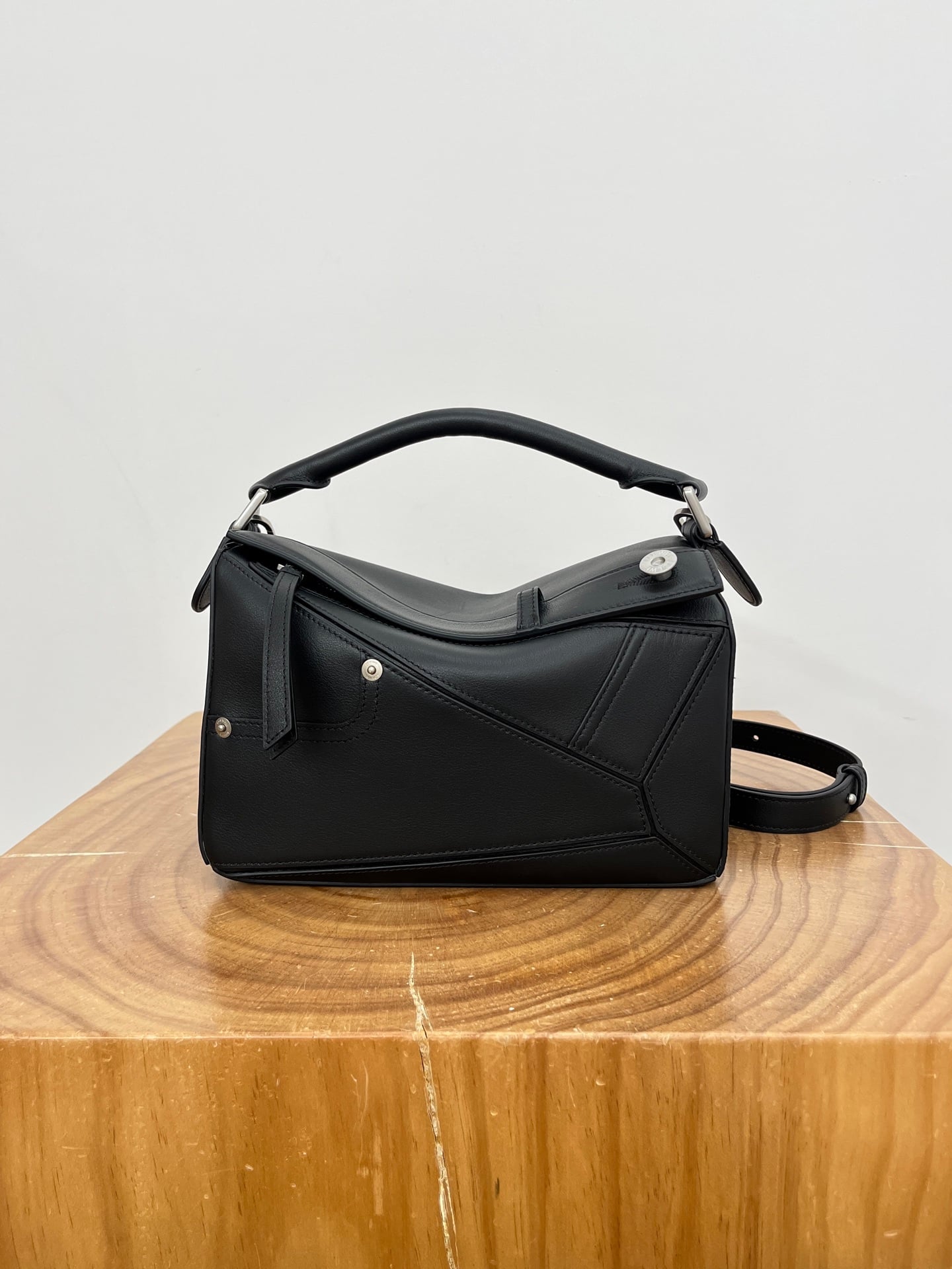 Puzzle Small Black Leather Loewe 9109