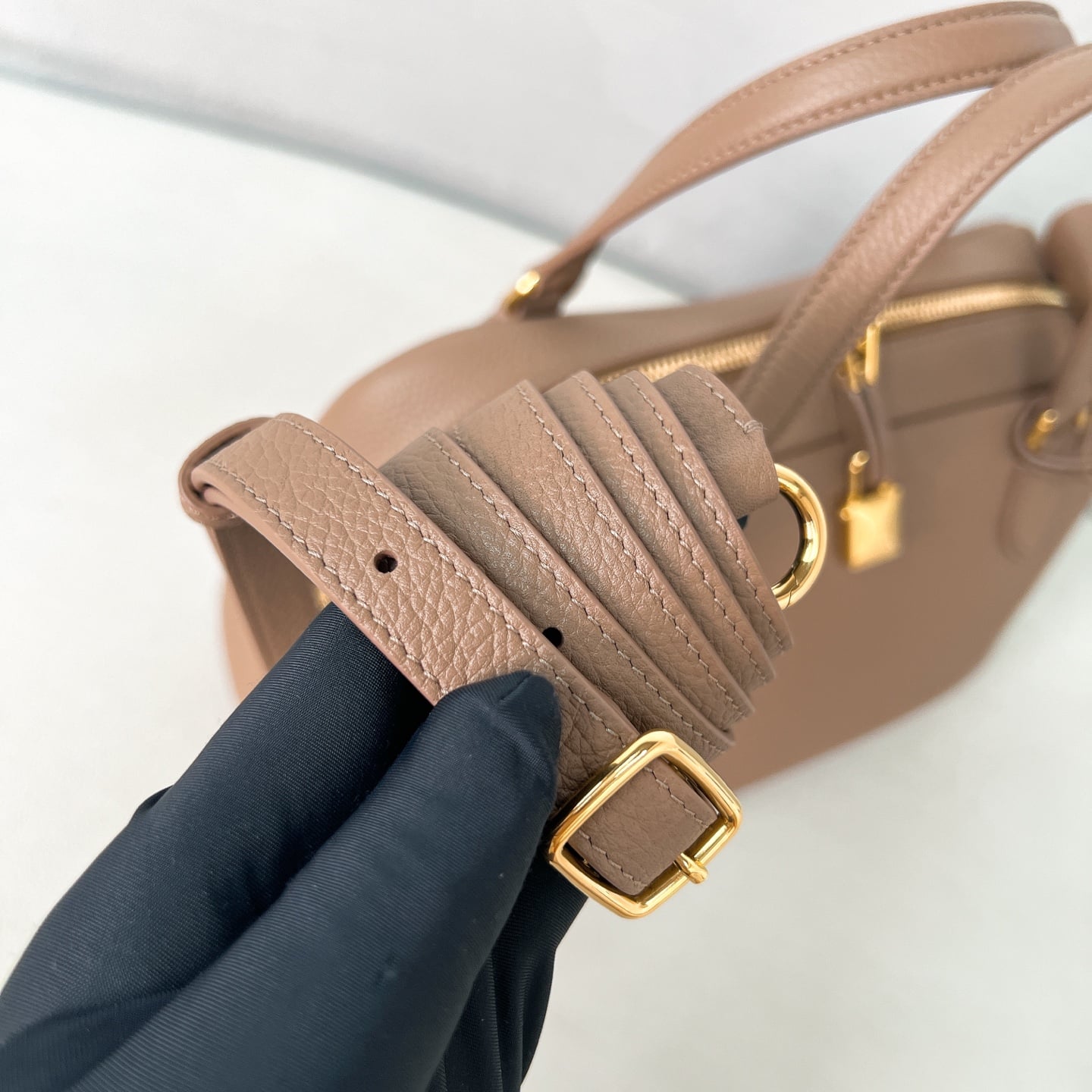 Needle Small - серо-бежевый - зернистая телячья кожа Loro Piana Needle Small