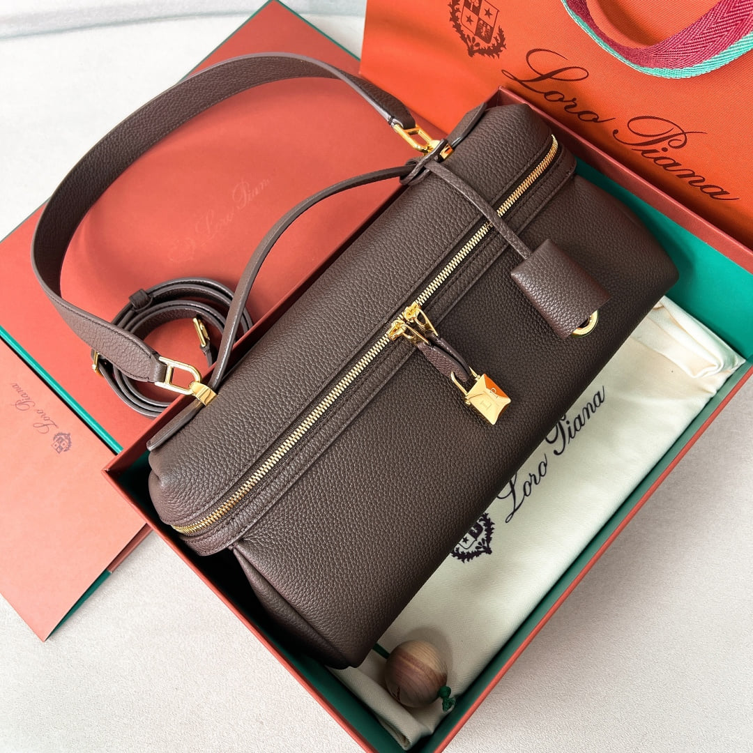 Extra Softy Bag L29 - шоколадный, темно-шоколадный - зернистая телячья кожа Loro Piana Extra Softy Bag L29