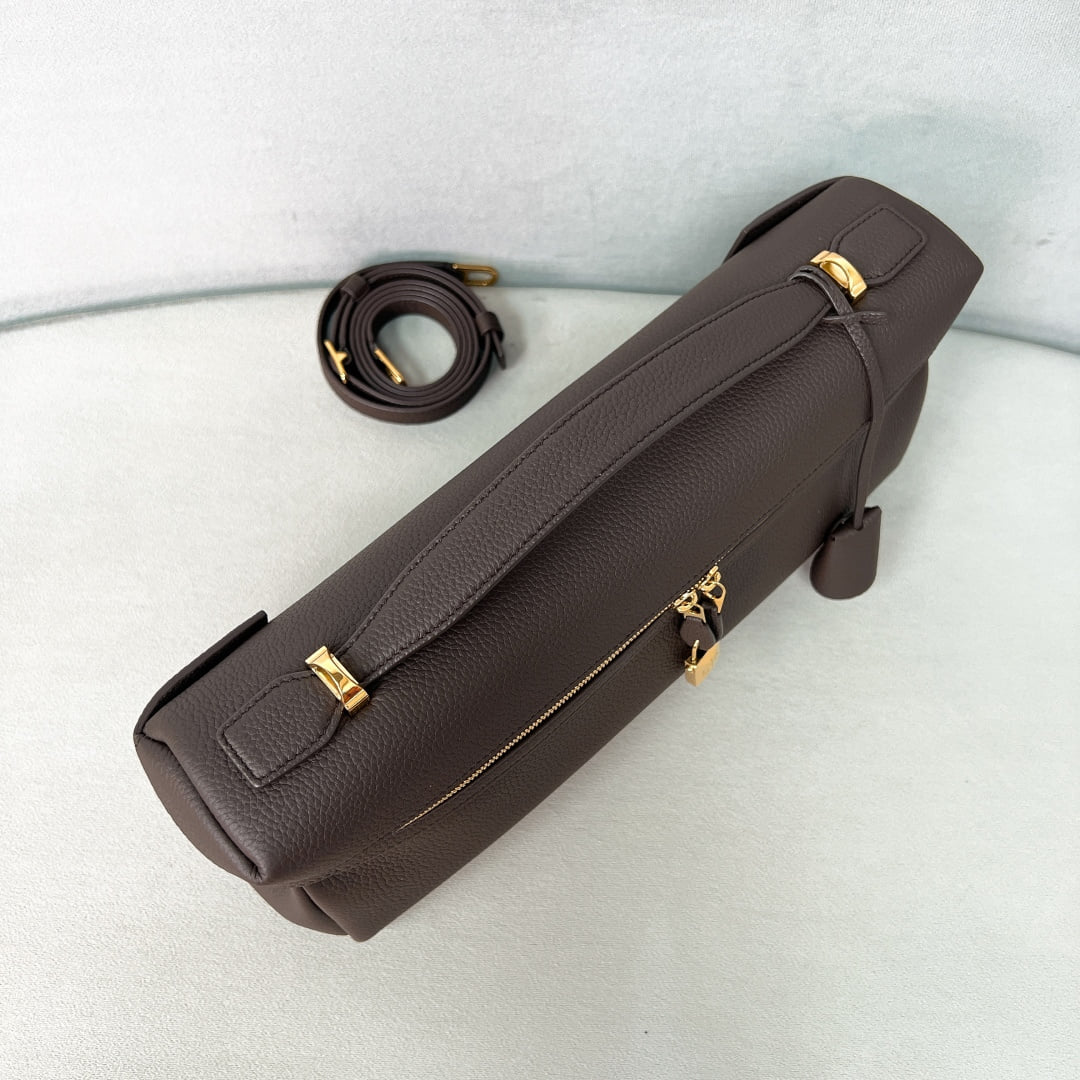 Extra Softy Bag L33 - шоколадный, золотистая фурнитура - зернистая телячья кожа Loro Piana Extra Softy Bag L33