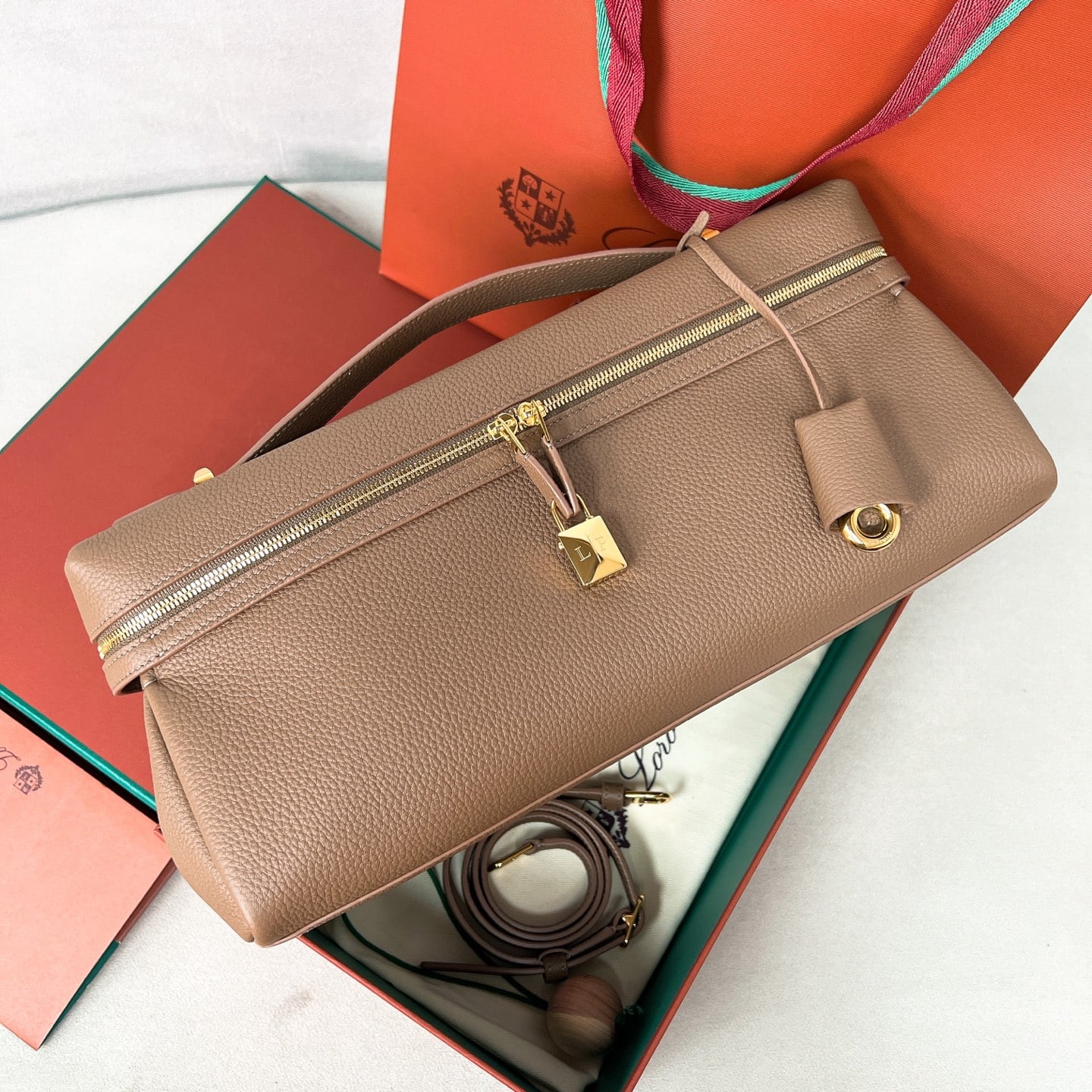 Extra Softy Bag L33 - серо-бежевый - зернистая телячья кожа Loro Piana Extra Softy Bag L33