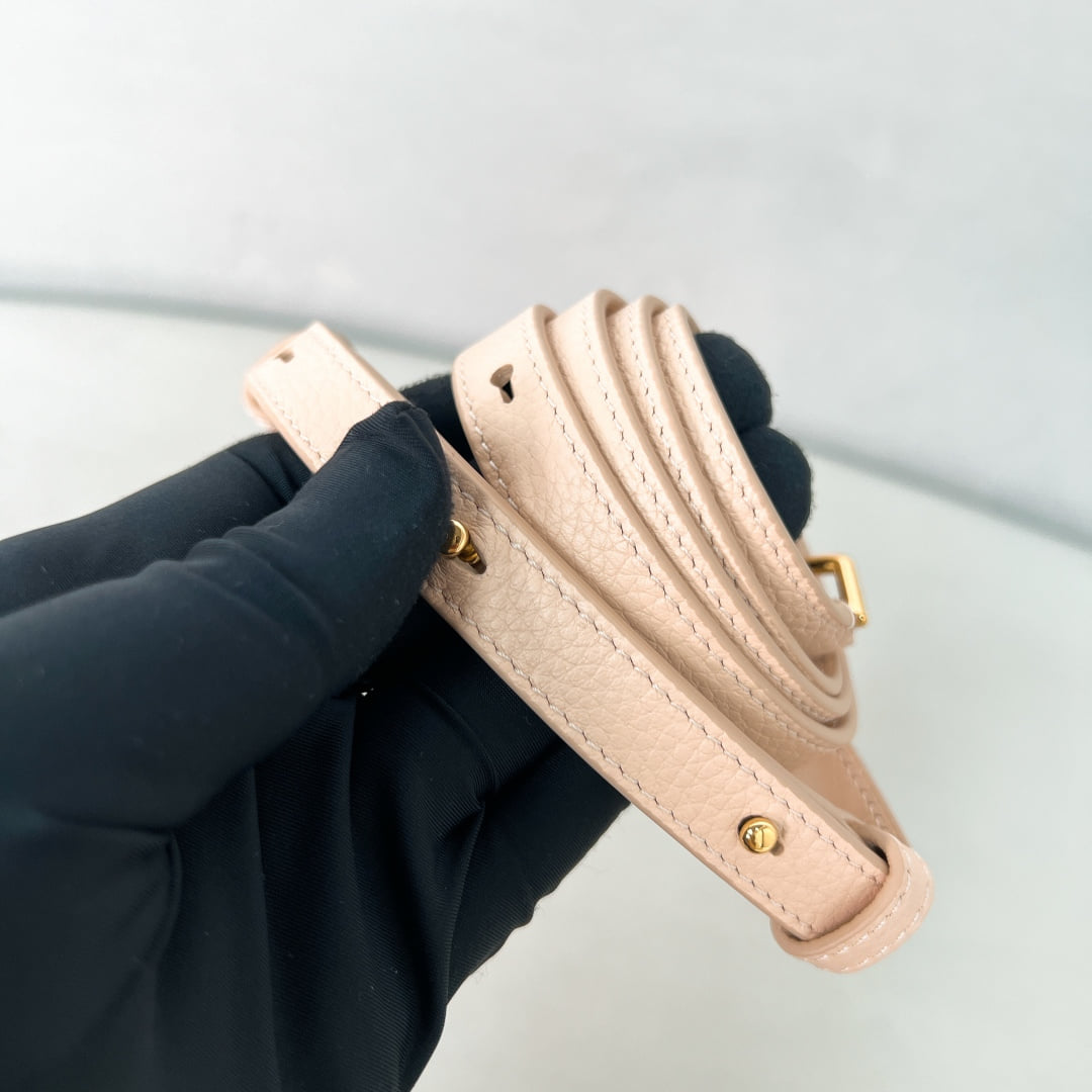 Extra Pocket L19 - медово-кремовый - зернистая телячья кожа Loro Piana Extra Pocket L19