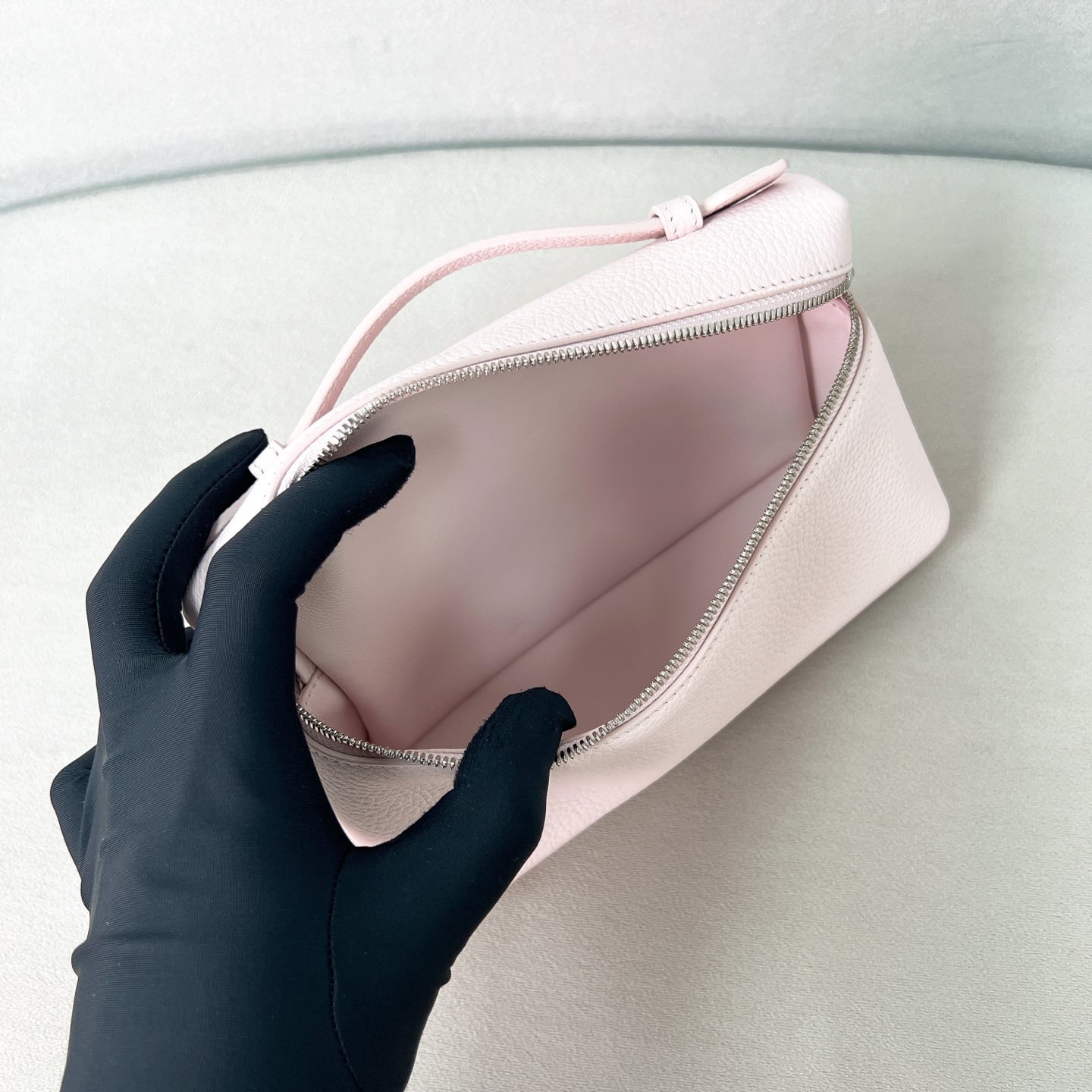 Extra Pocket L19 - пудрово-розовый - зернистая телячья кожа Loro Piana Extra Pocket L19