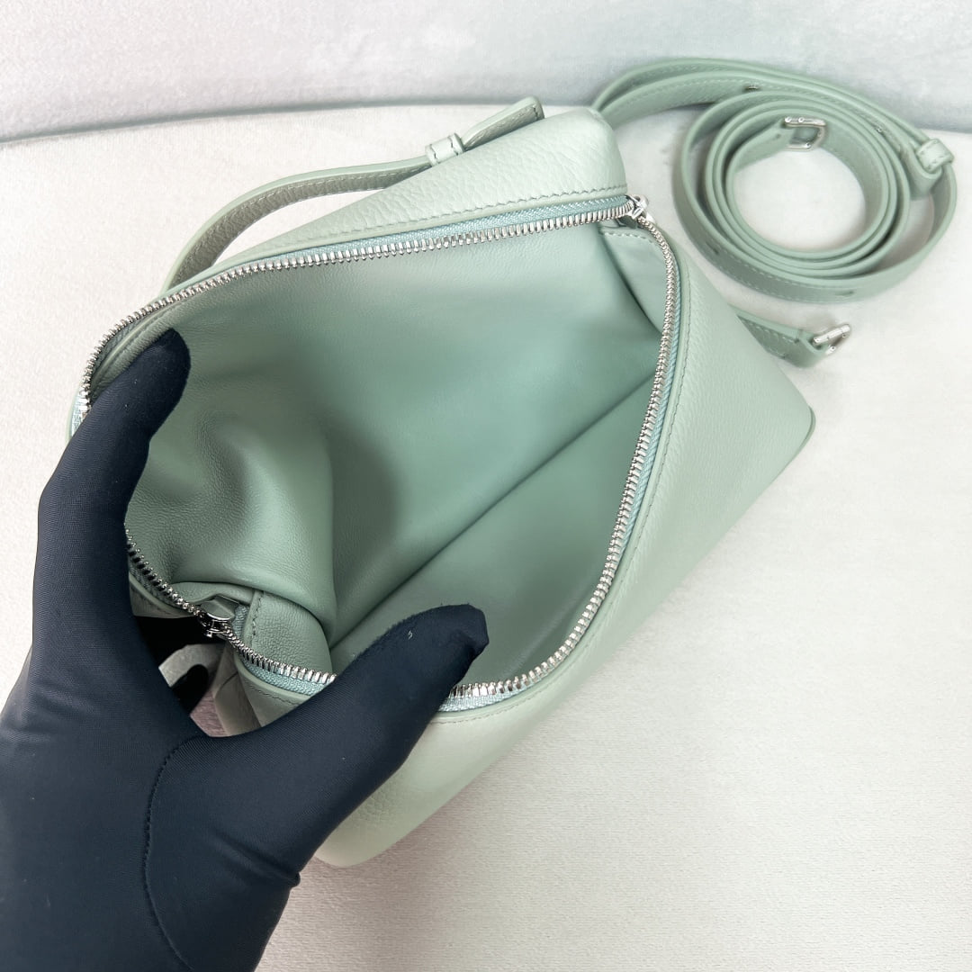 Extra Pocket L19 - зернистая телячья кожа Loro Piana Extra Pocket L19