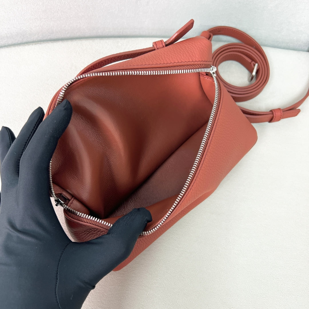 Extra Pocket L19 - кирпично-красный, серебристая фурнитура - зернистая телячья кожа Loro Piana Extra Pocket L19