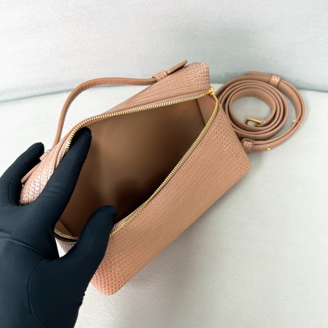 Extra Pocket L19 - нюдово-розовый, золотистая фурнитура - кожа ящерицы Loro Piana Extra Pocket L19