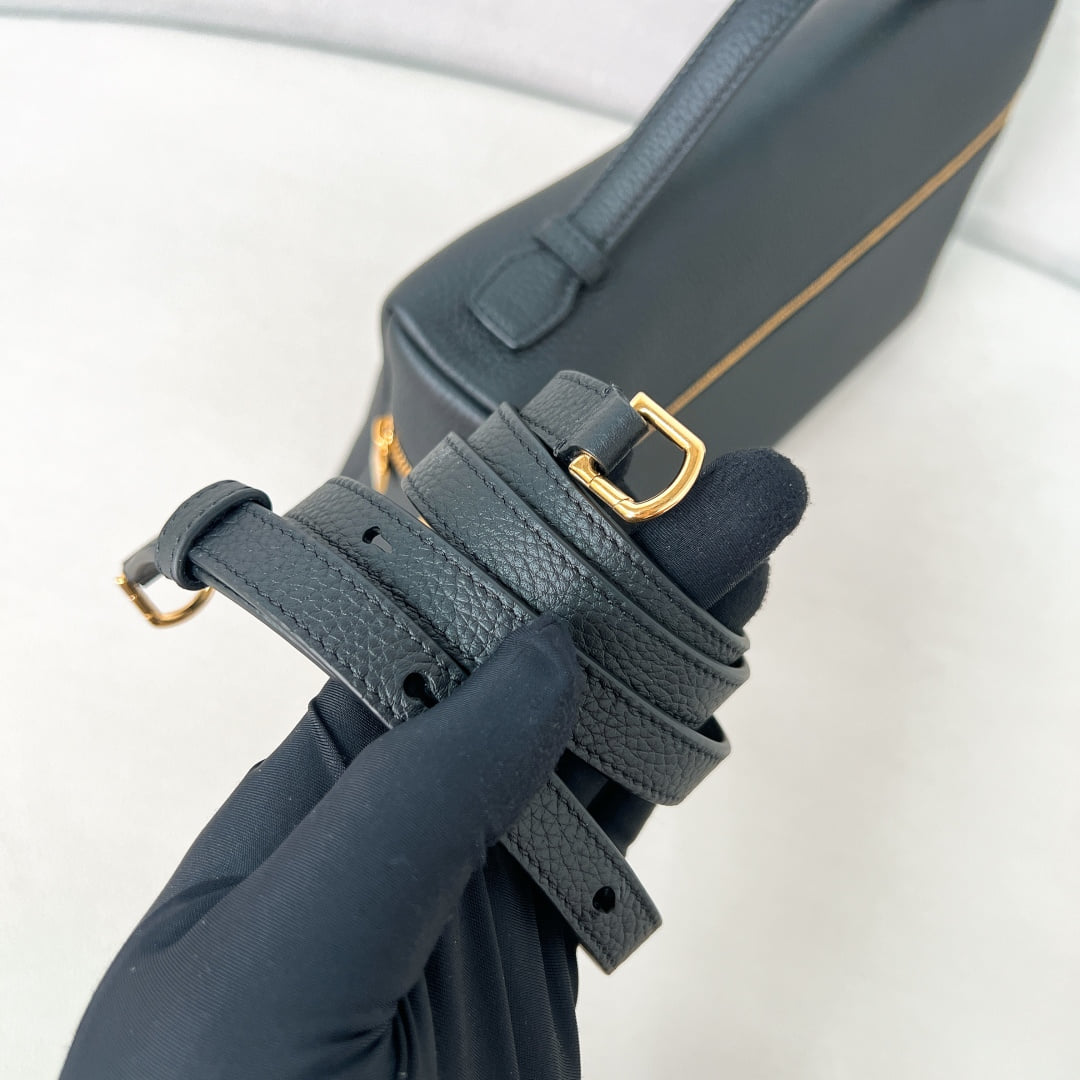 Extra Bag L27 - черный, золотистая фурнитура - зернистая телячья кожа Loro Piana Extra Bag L27