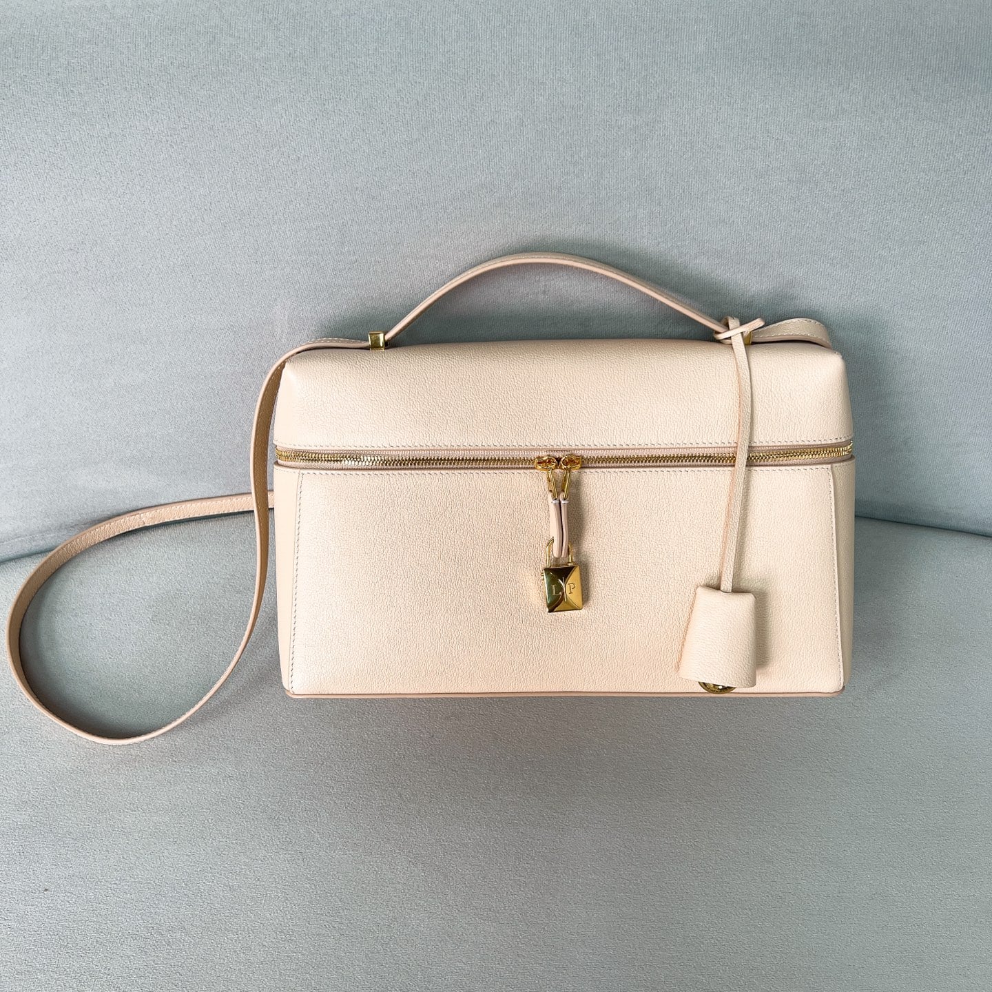 Extra Bag L27 - медово-кремовый, золотистая фурнитура - замша Loro Piana Extra Bag L27