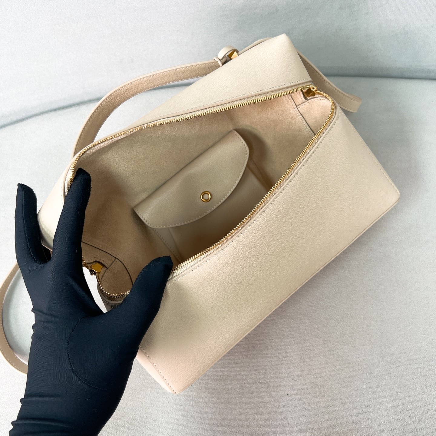 Extra Bag L27 - светло-травертиновый - замша Loro Piana Extra Bag L27
