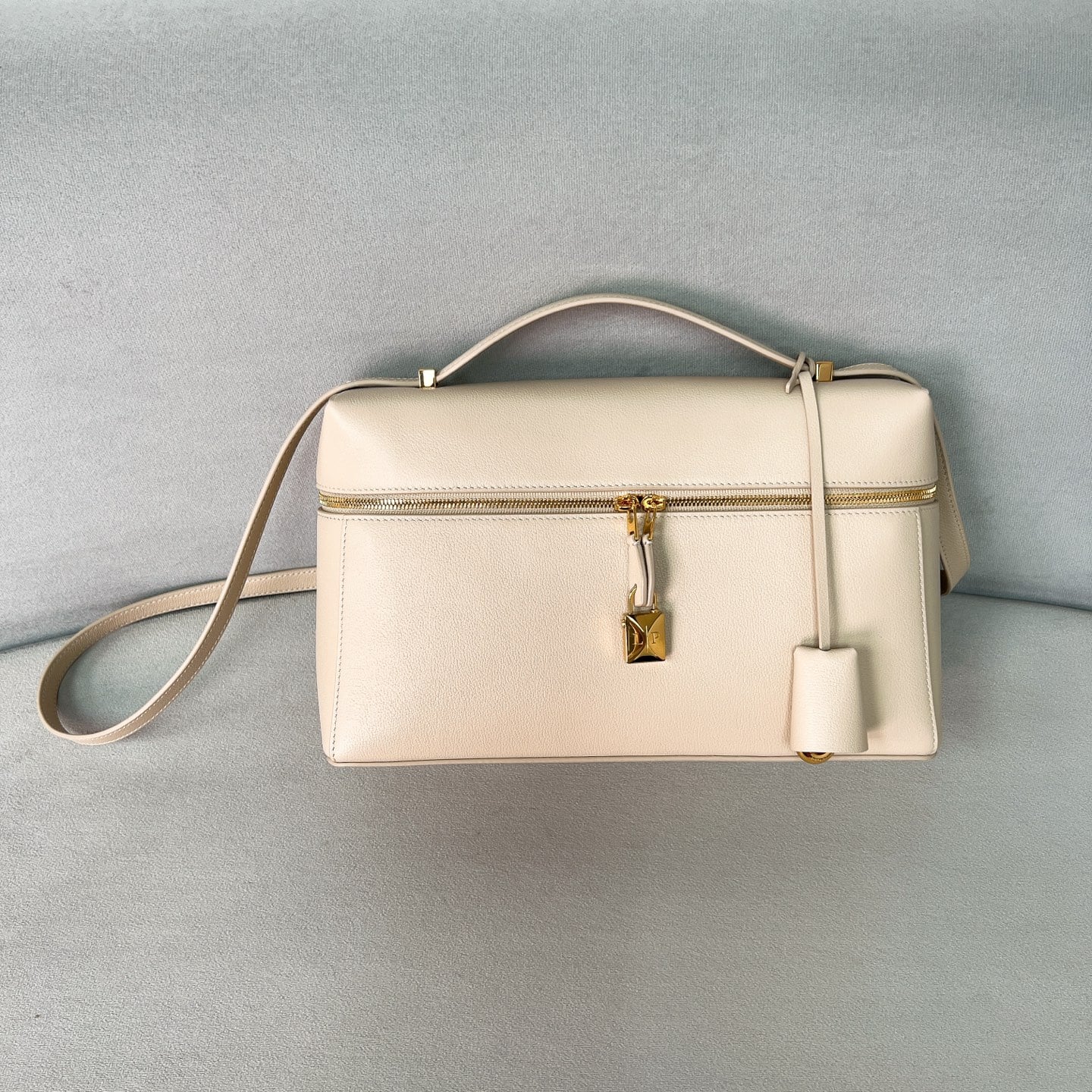 Extra Bag L27 - светло-травертиновый - замша Loro Piana Extra Bag L27