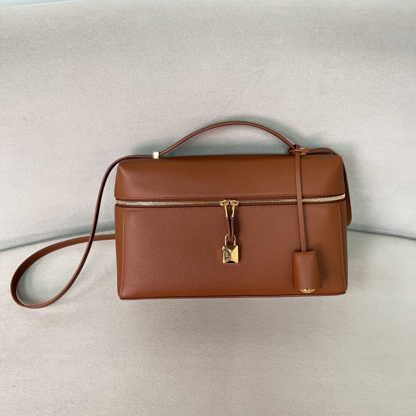 Extra Bag L27 - темно-коричневый, золотистая фурнитура - замша Loro Piana Extra Bag L27