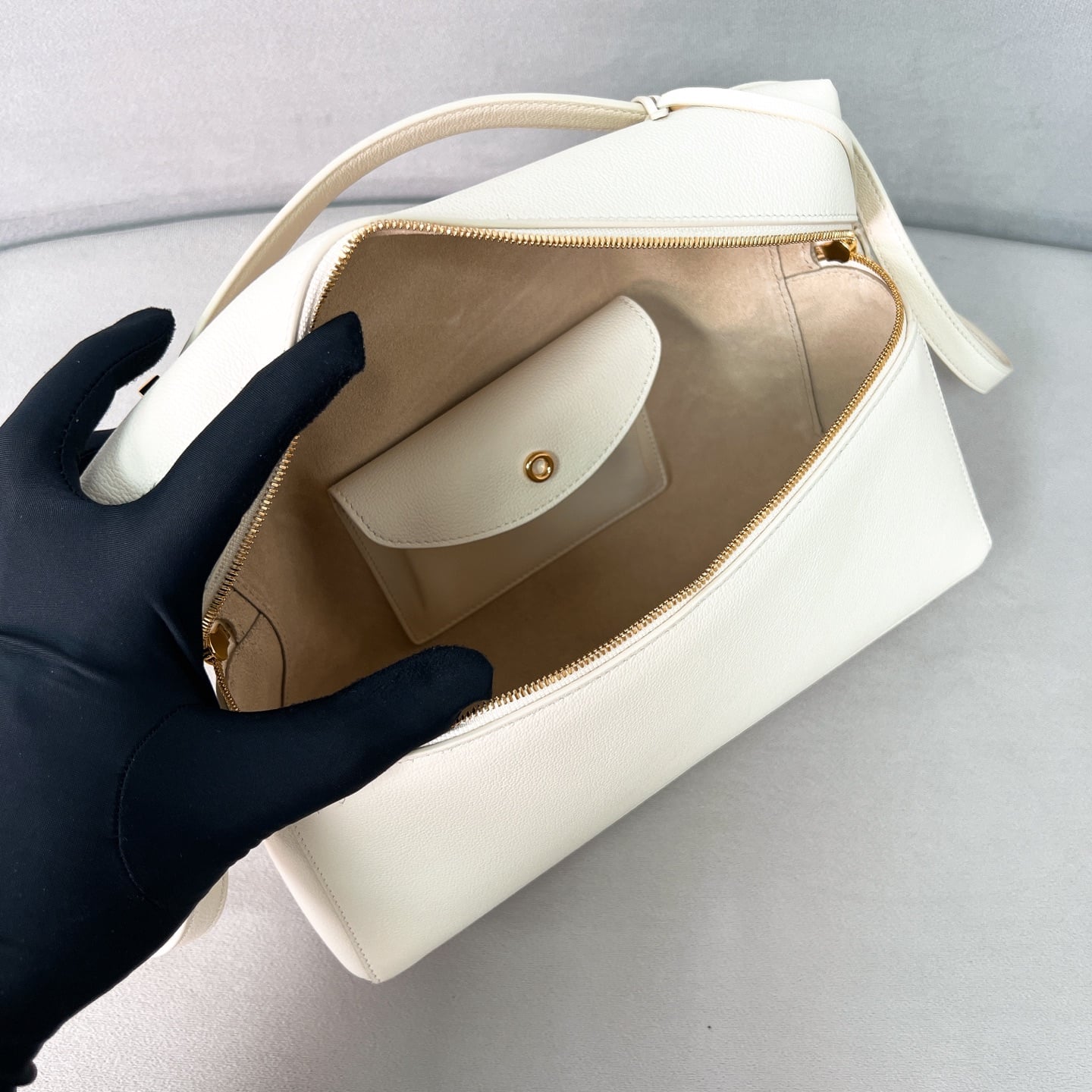 Extra Bag L27 - молочно-белый, золотистая фурнитура - замша Loro Piana Extra Bag L27