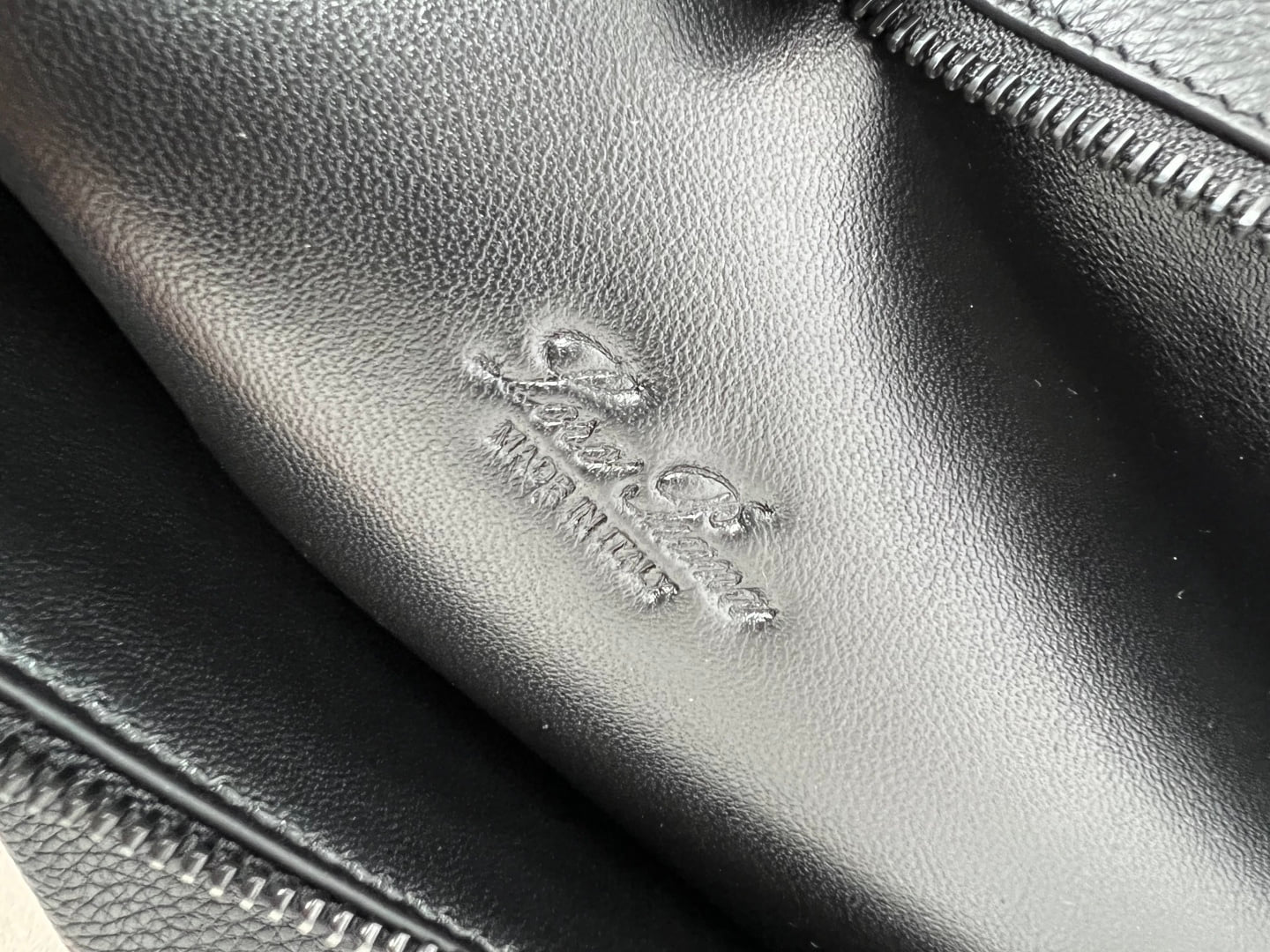 Extra Pouch - черный, матовая фурнитура - зернистая телячья кожа Loro Piana Extra Pouch