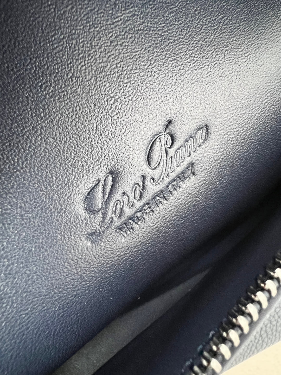Extra Pouch - темно-синий - зернистая телячья кожа Loro Piana Extra Pouch