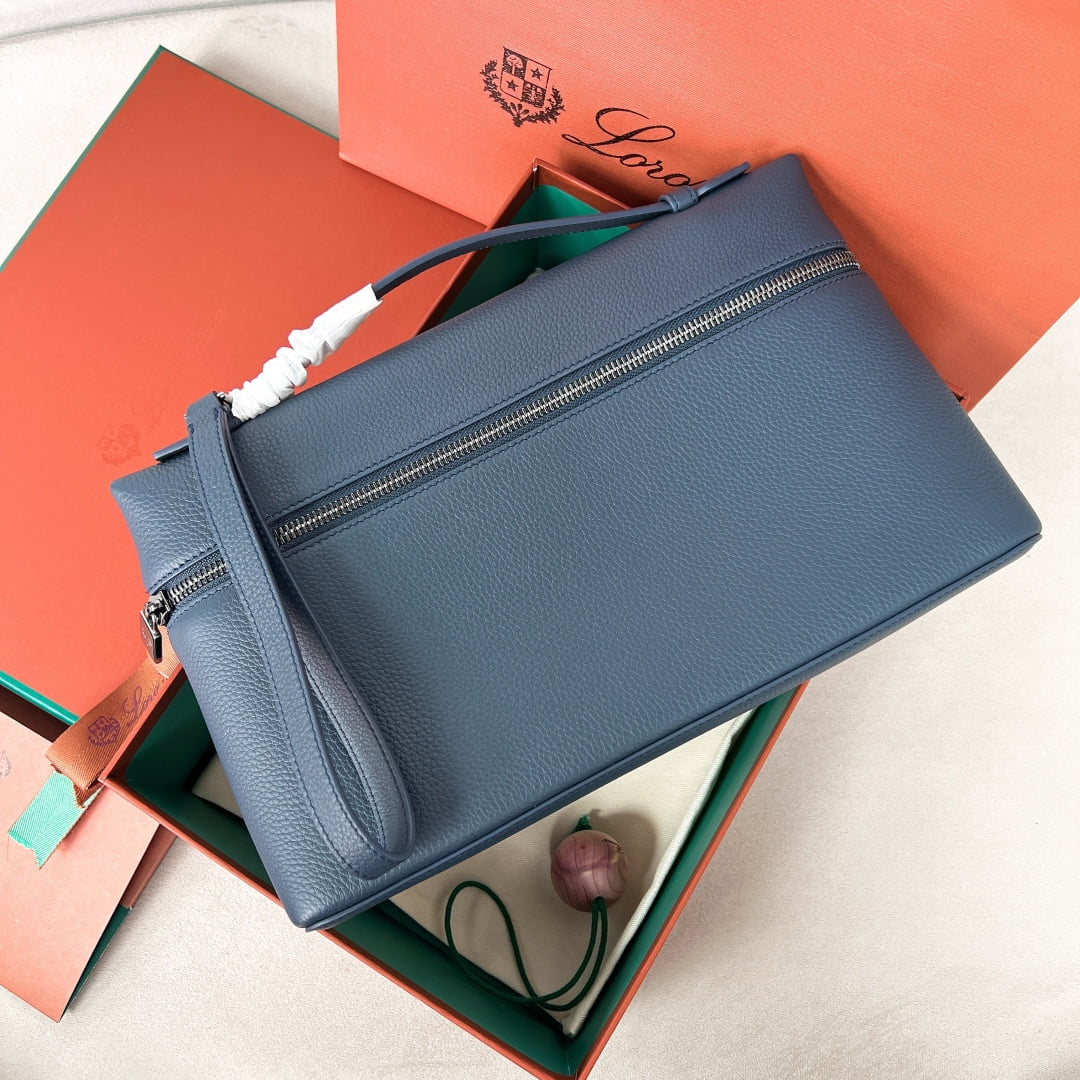 Extra Pouch - темно-синий - зернистая телячья кожа Loro Piana Extra Pouch