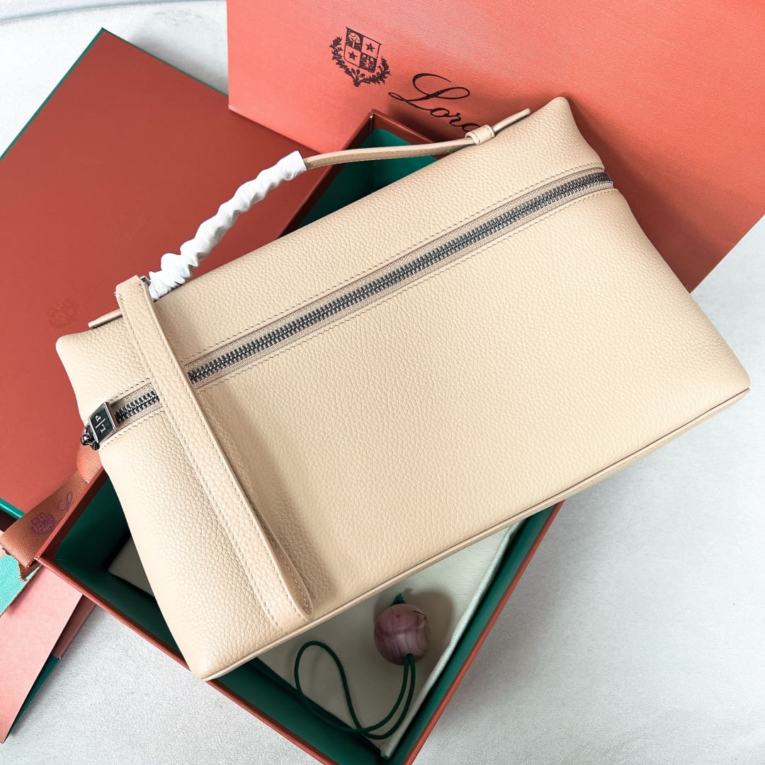 Extra Pouch - зернистая телячья кожа Loro Piana Extra Pouch
