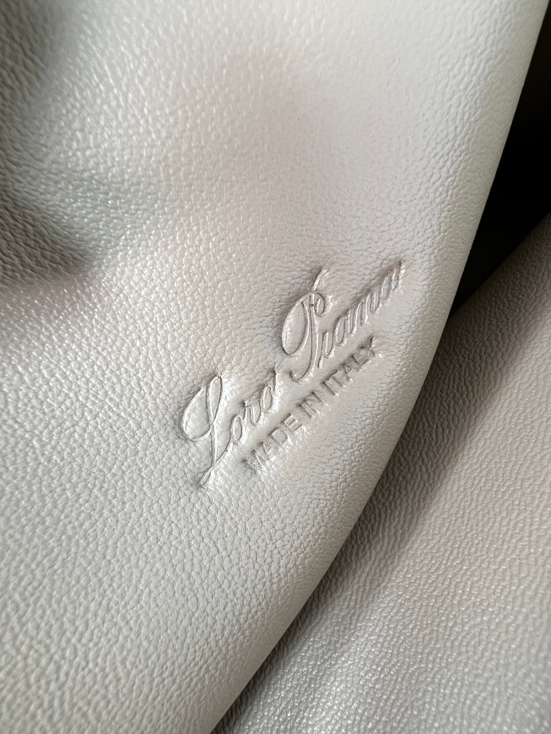 Extra Pouch - зернистая телячья кожа Loro Piana Extra Pouch