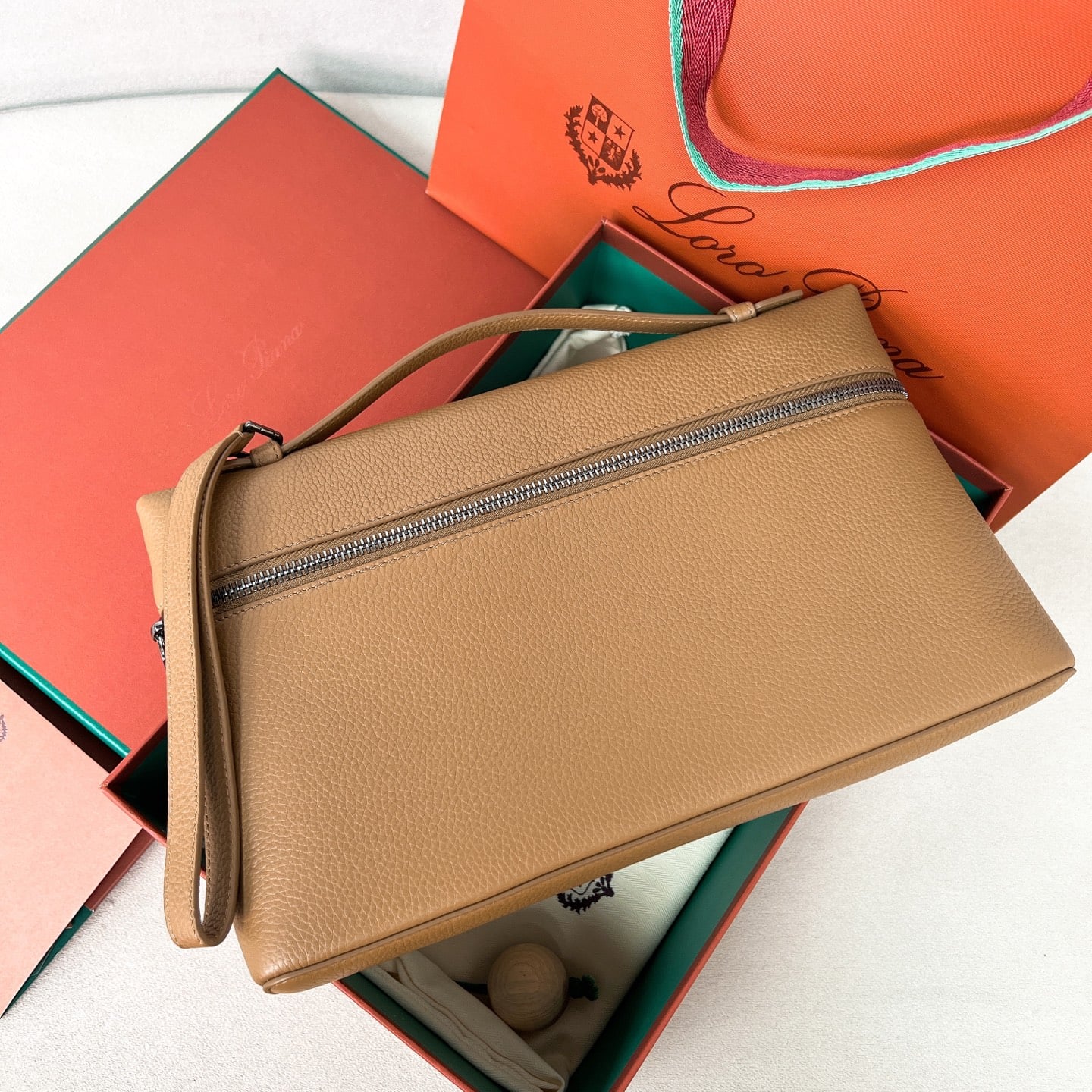 Extra Pouch - каперсовый - зернистая телячья кожа Loro Piana Extra Pouch