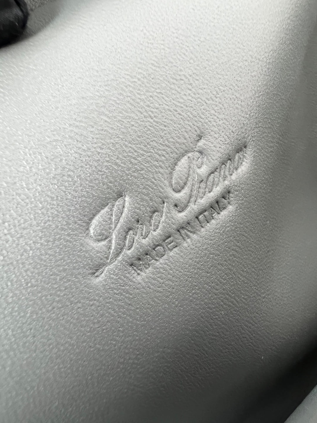 Extra Pouch - замша - 0A772A Loro Piana Extra Pouch