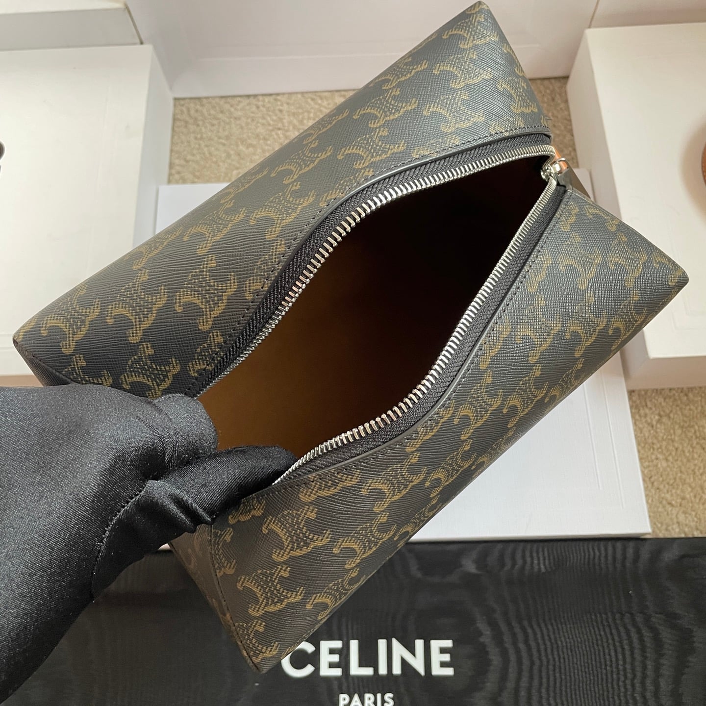 Take Away - L10033 Celine L10033