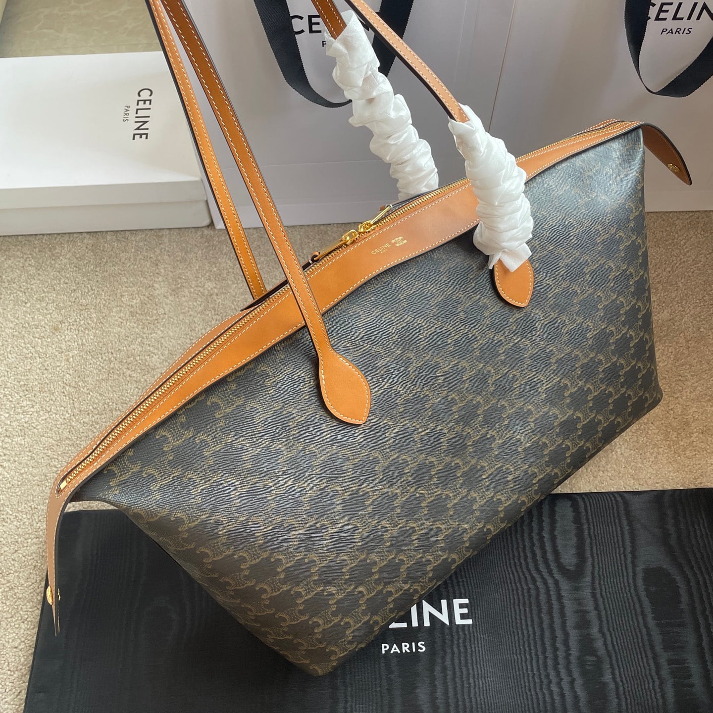 Duffle - L10663N79 Celine L10663N79