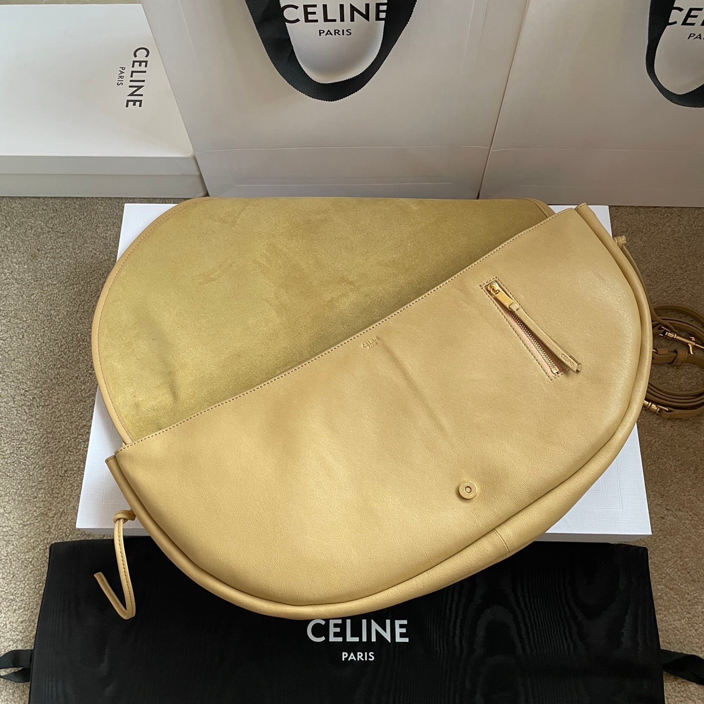 Soft Triomphe Halfmoon - 124142 - 32F243 Celine 124142