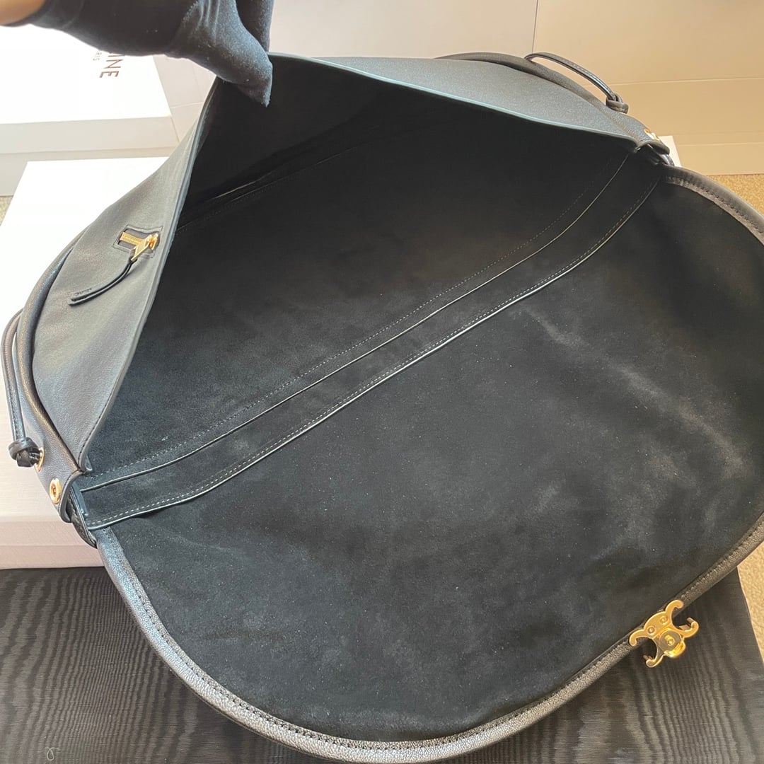 Soft Triomphe Halfmoon - 124142 - 01EB23 Celine 124142
