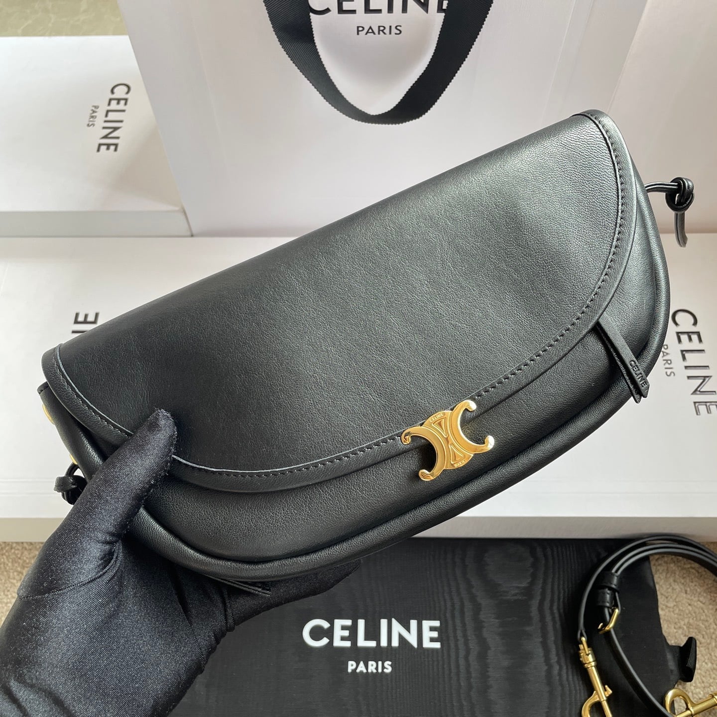 Soft Triomphe Halfmoon - 103778 - E4CAFB Celine 103778